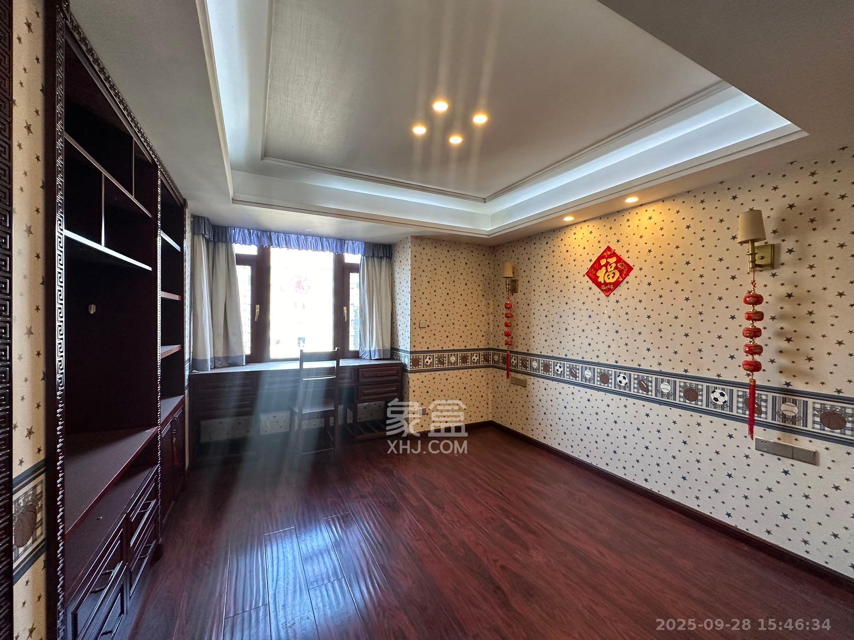 藏珑湖上国际花园  4室2厅3卫    8600.0元/月室内图