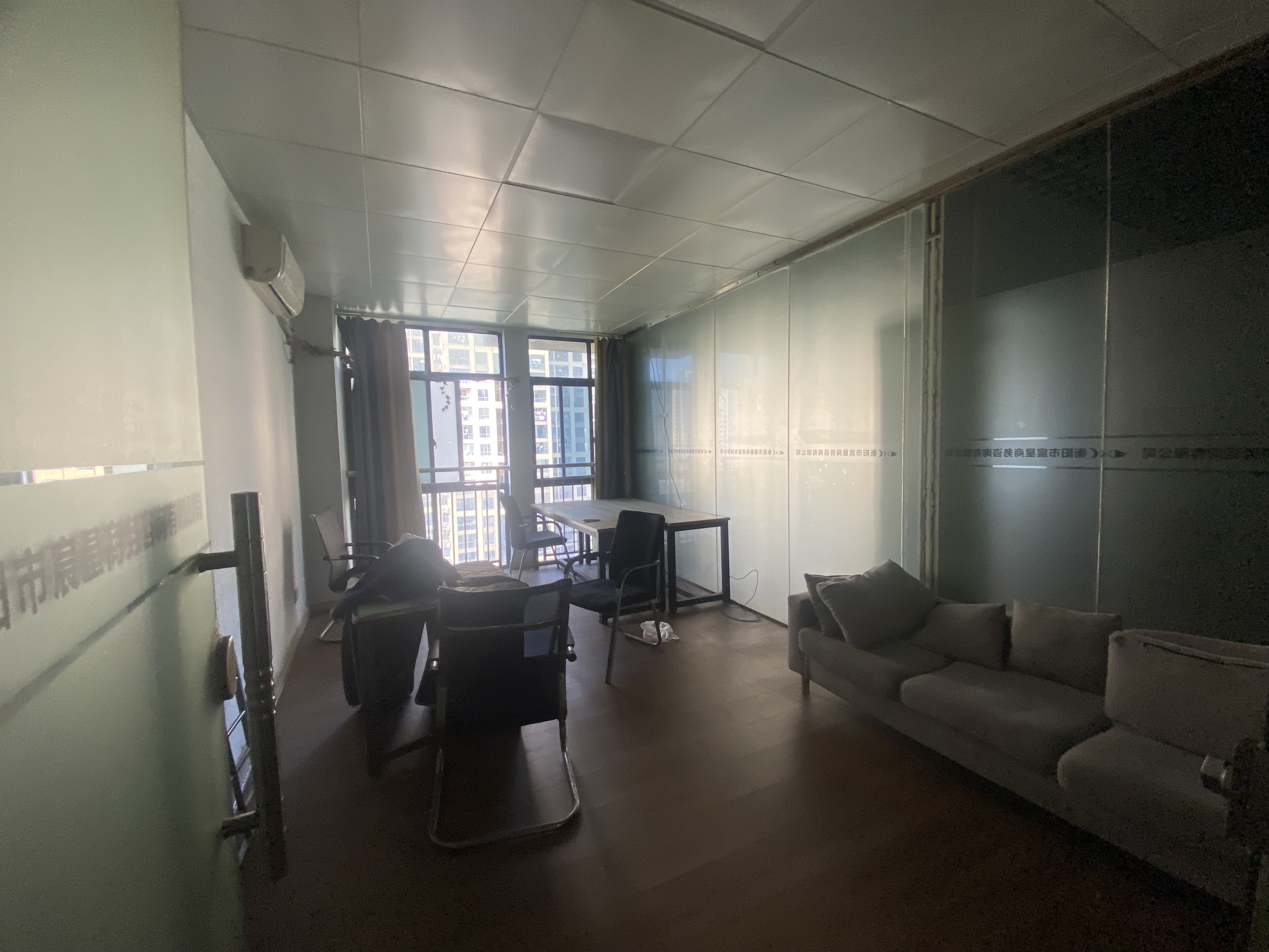 融冠亲城50写字楼  1室0厅0卫    3300.0元/月室内图