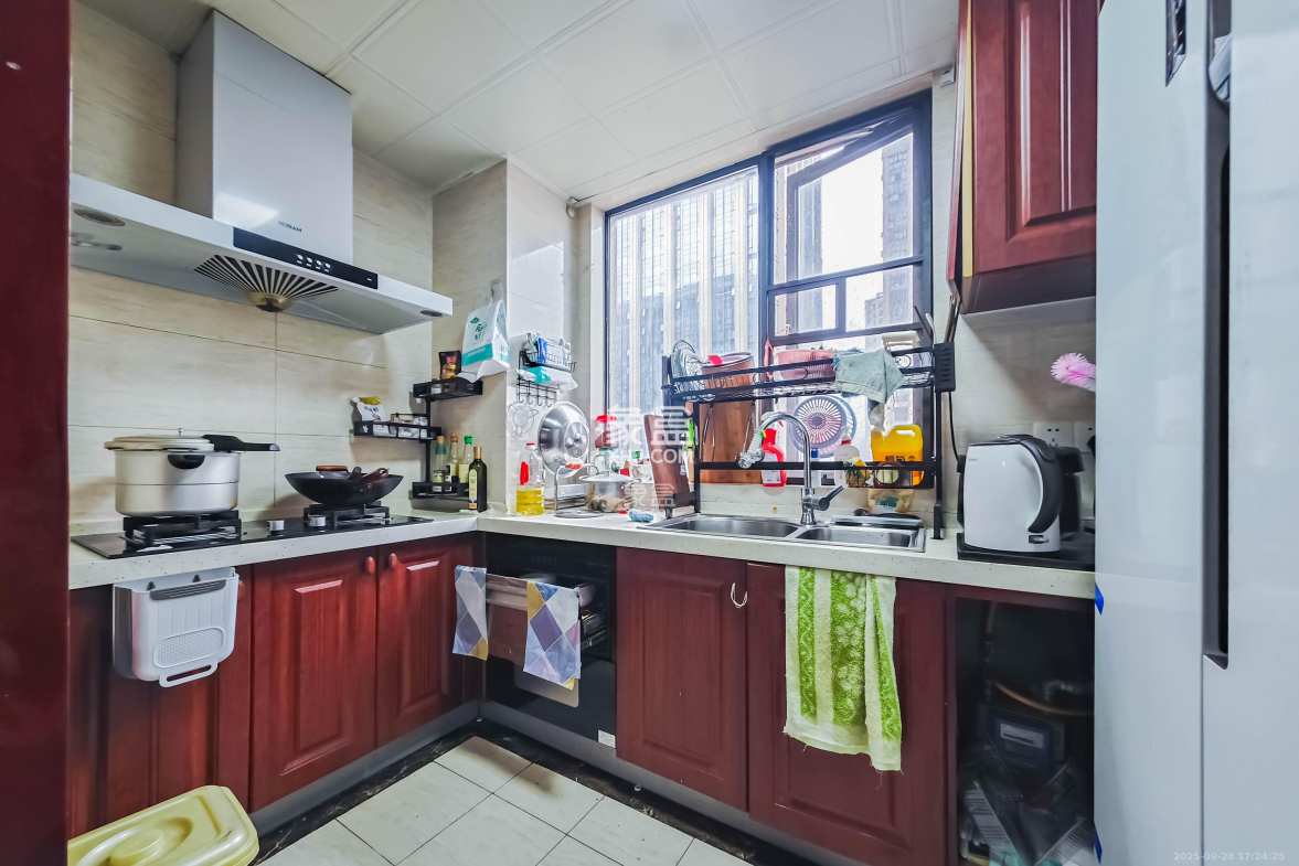 五江天街北区 4室2厅2卫 125.0万 五江天街北区 4室2厅2卫 125.0万厨房