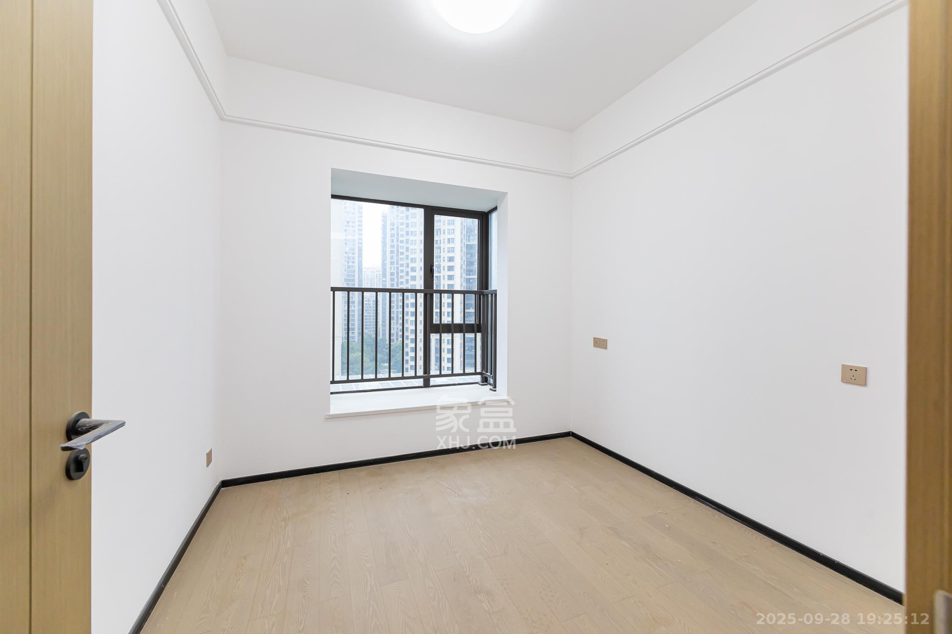 润和湘江天地天悦湾  4室2厅2卫    210.0万卧室