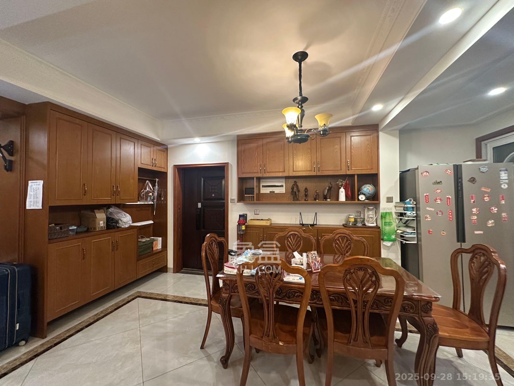 荣悦台 3室2厅1卫 5000.0元/月 荣悦台 3室2厅1卫 5000.0元/月室内图