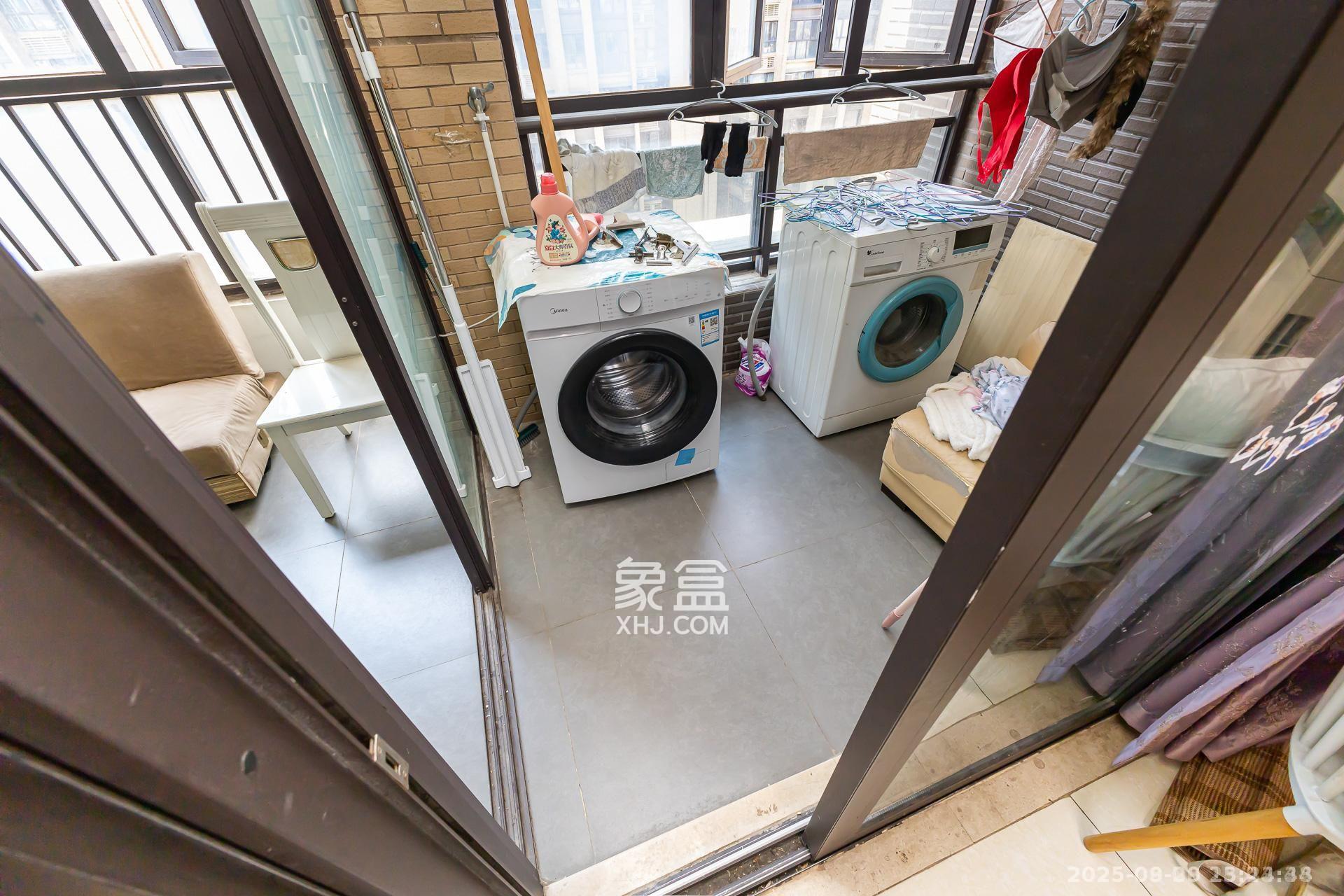 时代倾城一期  2室2厅1卫   1900.00元/月室内图