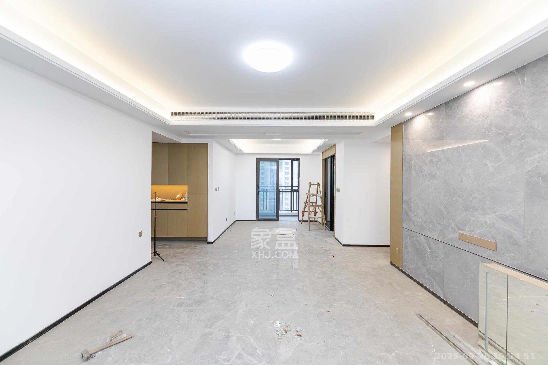 润和湘江天地天悦湾 4室2厅2卫 210.0万 润和湘江天地天悦湾 4室2厅2卫 210.0万客厅