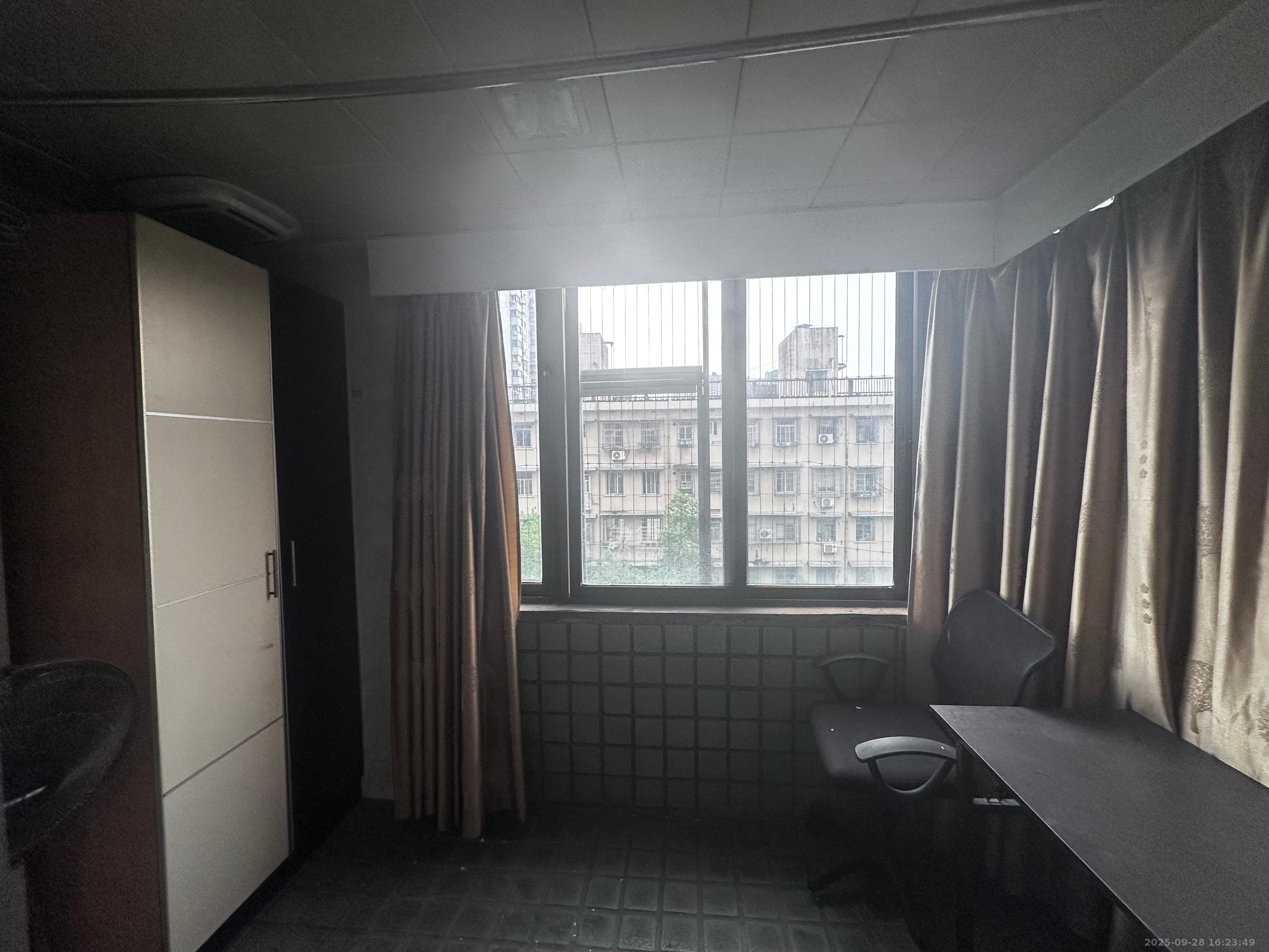 火星一片  3室2厅1卫    1300.0元/月室内图