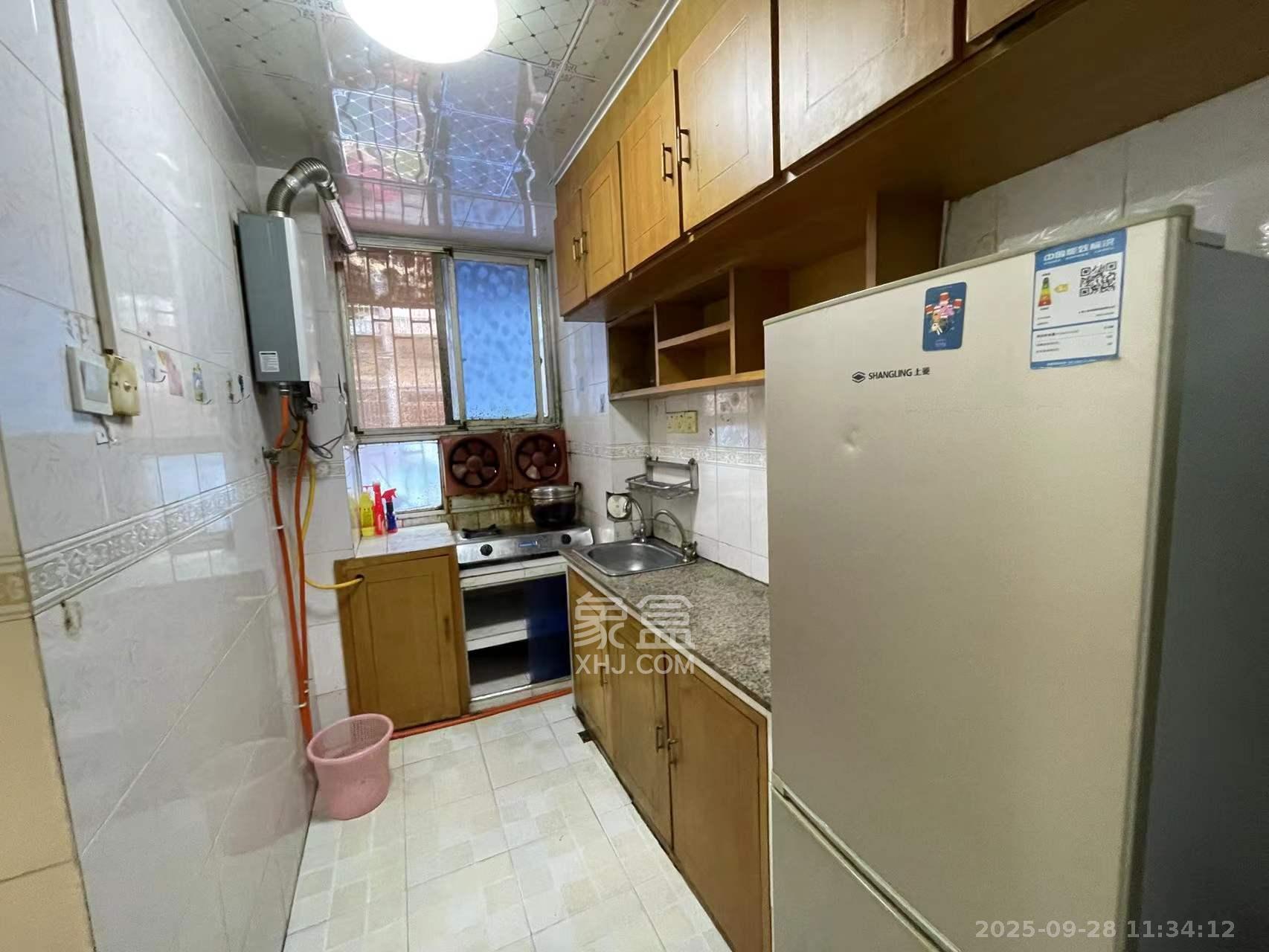 化油器厂宿舍 2室2厅1卫 1800.0元/月 化油器厂宿舍 2室2厅1卫 1800.0元/月室内图