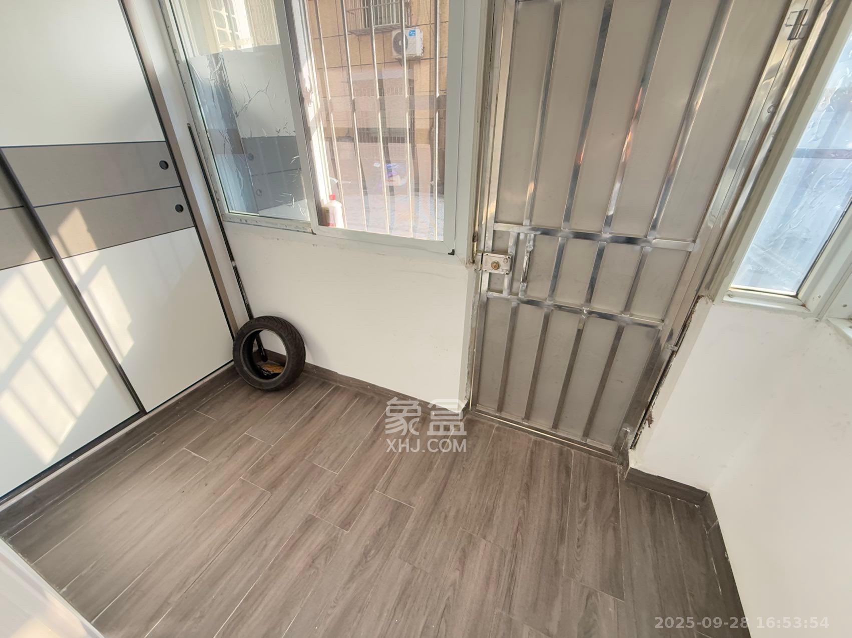 通泰街商居楼 2室1厅1卫 2100.0元/月 通泰街商居楼 2室1厅1卫 2100.0元/月室内图