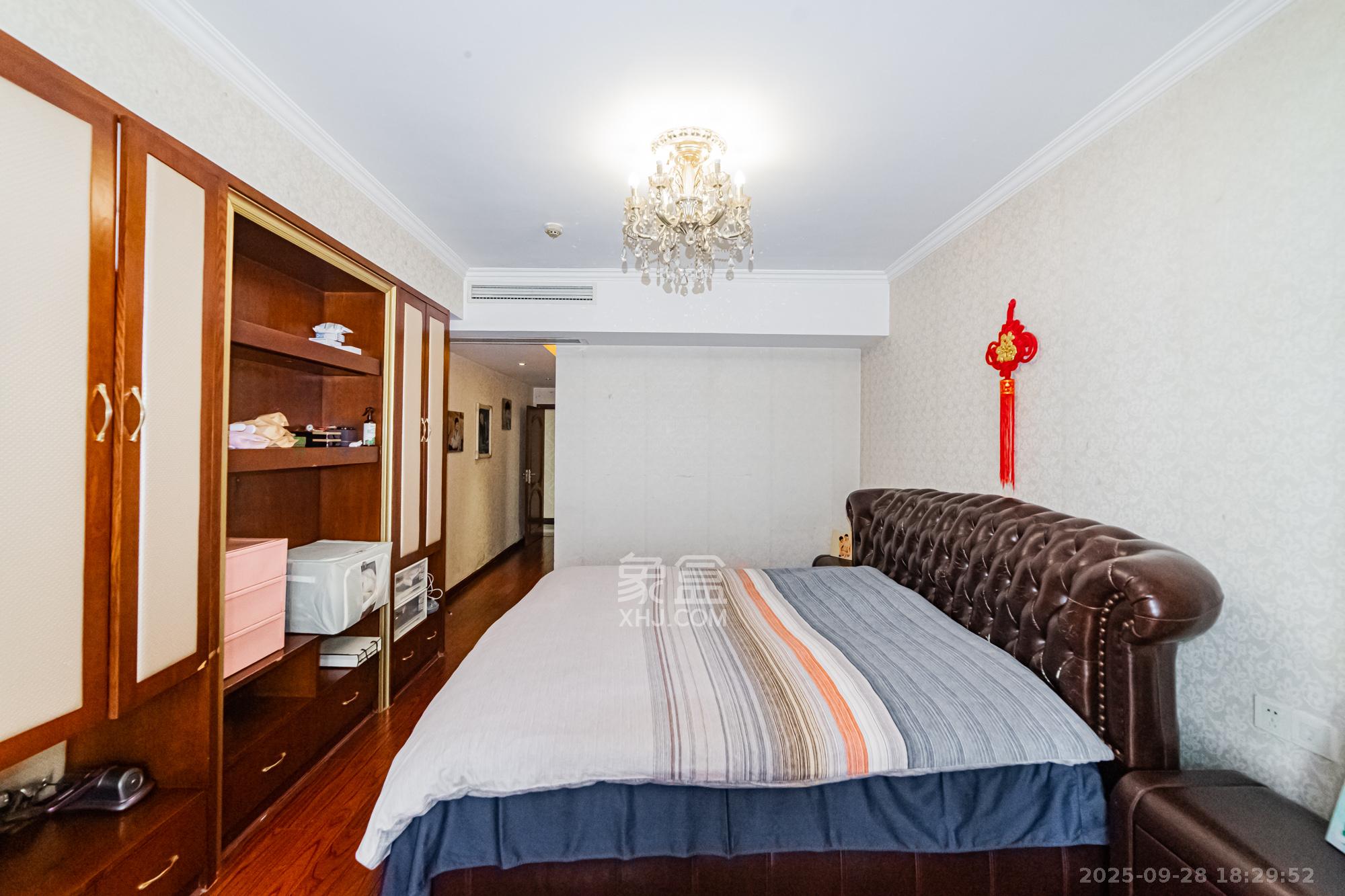 北辰三角洲D3区 5室2厅2卫 290.0万 北辰三角洲D3区 5室2厅2卫 290.0万卧室