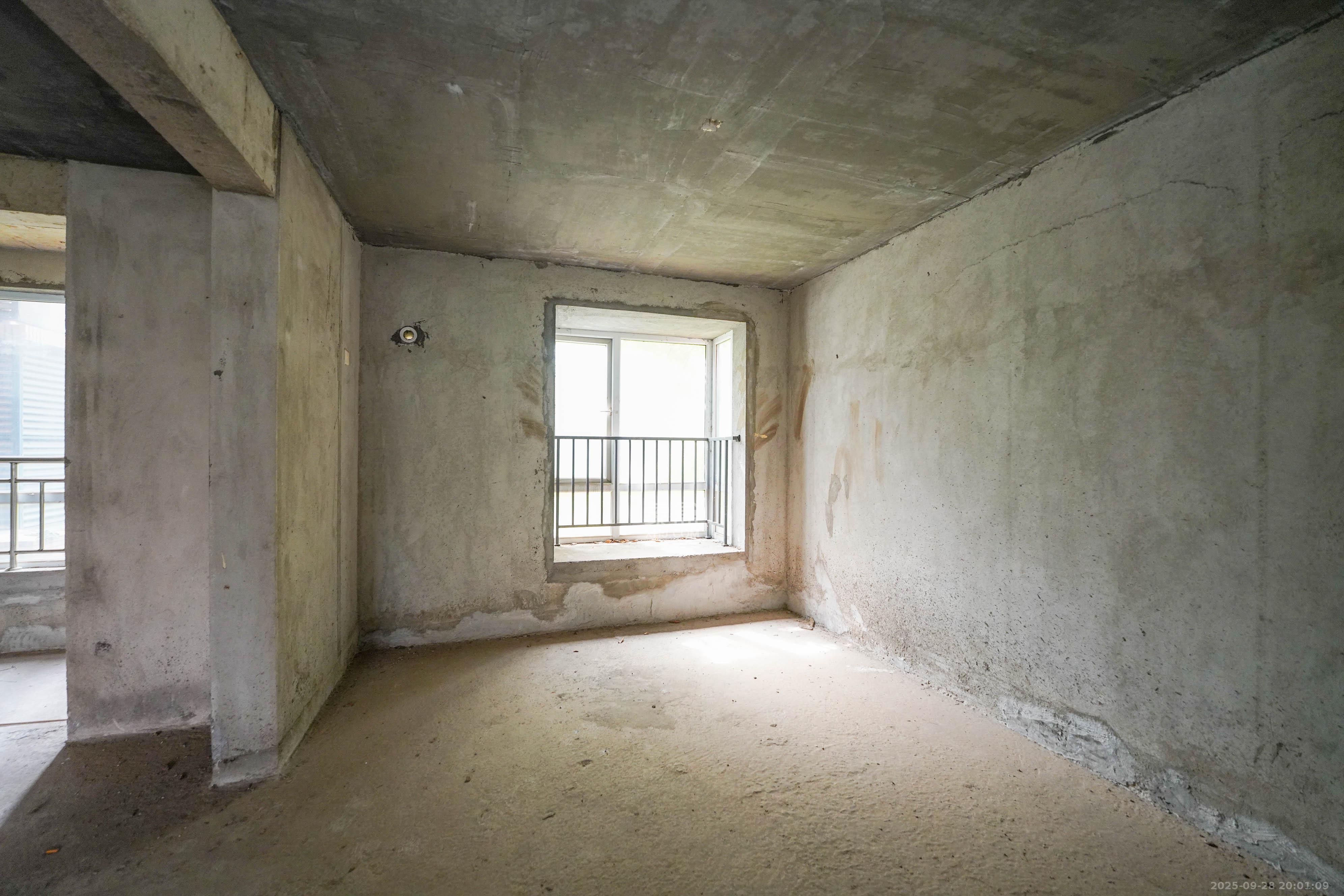 丽发新城 3室3厅2卫 85.0万 丽发新城 3室3厅2卫 85.0万卧室