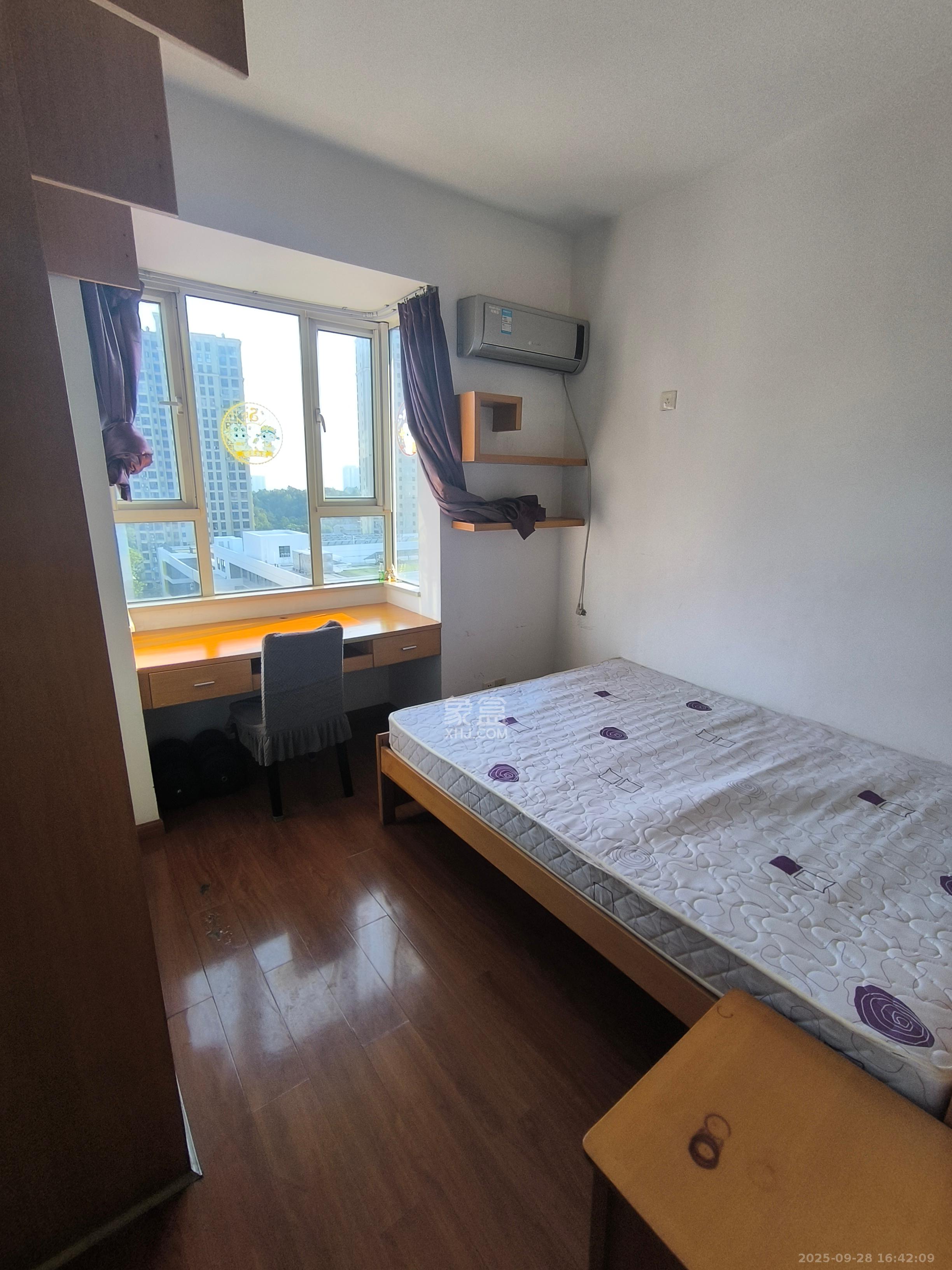 华新花苑  3室2厅2卫    2200.0元/月室内图
