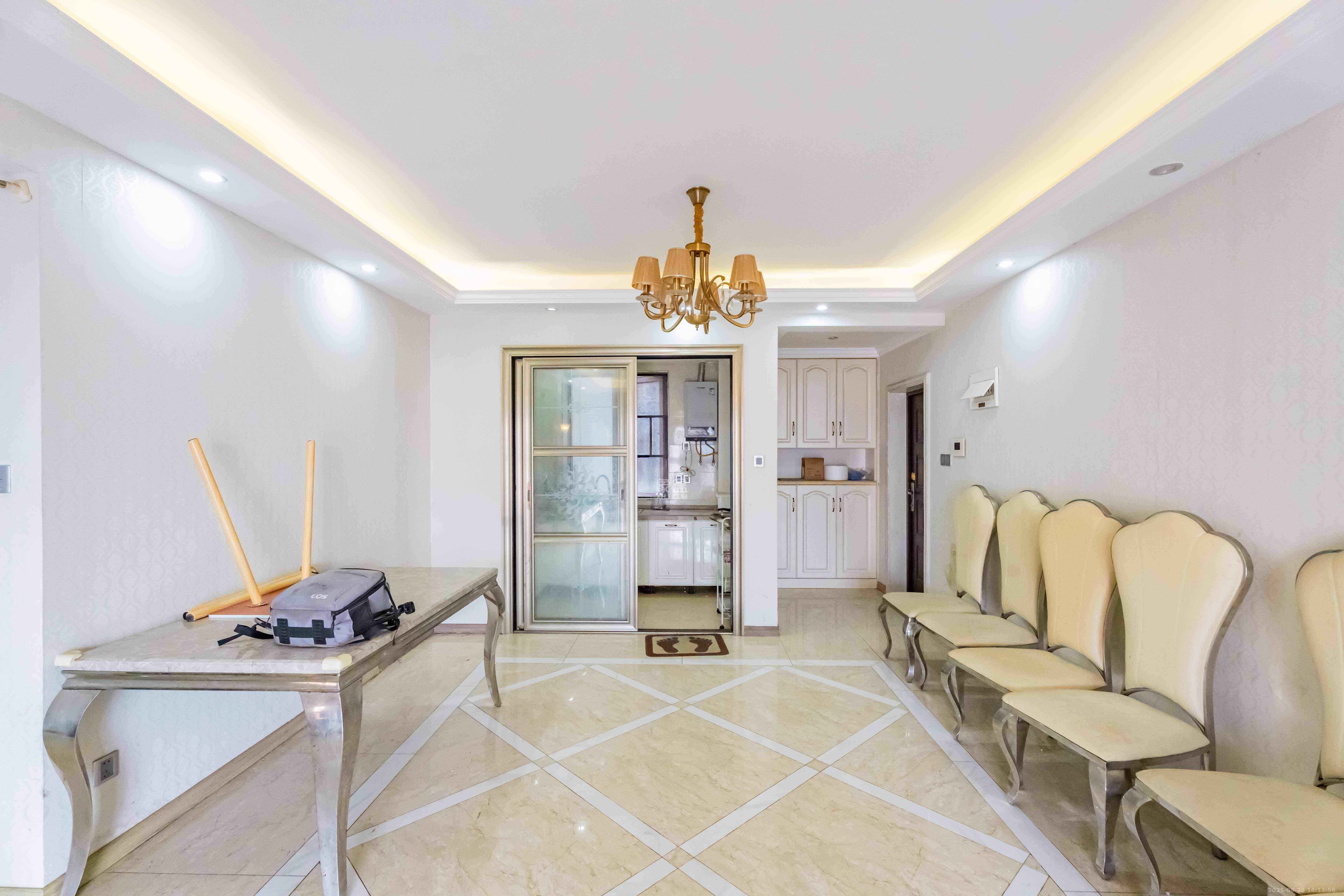 海洋半岛(月珑湾) 3室2厅2卫 2700.0元/月 海洋半岛(月珑湾) 3室2厅2卫 2700.0元/月室内图