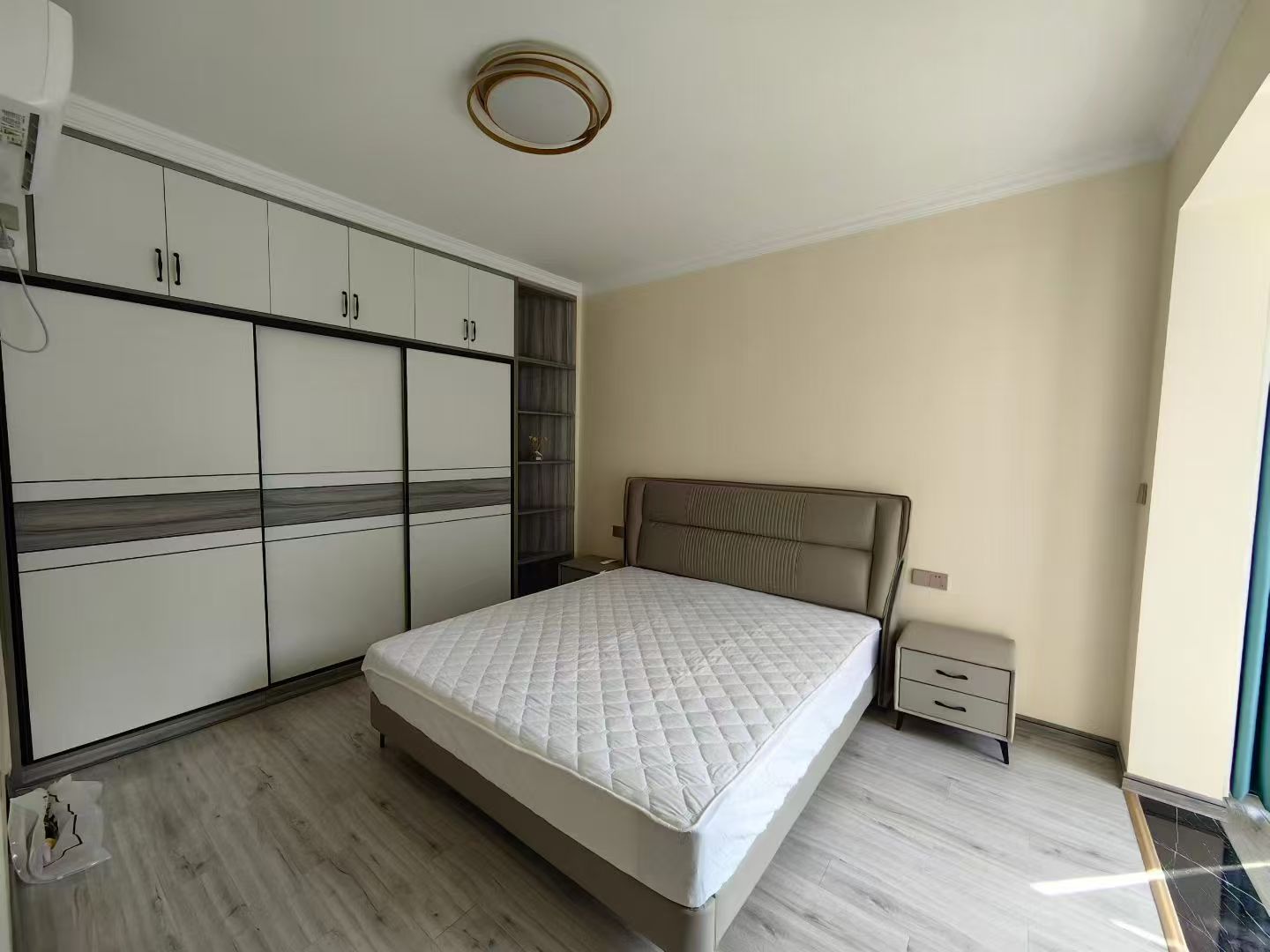 山城上品 1室0厅0卫 1800.0元/月 山城上品 1室0厅0卫 1800.0元/月室内图