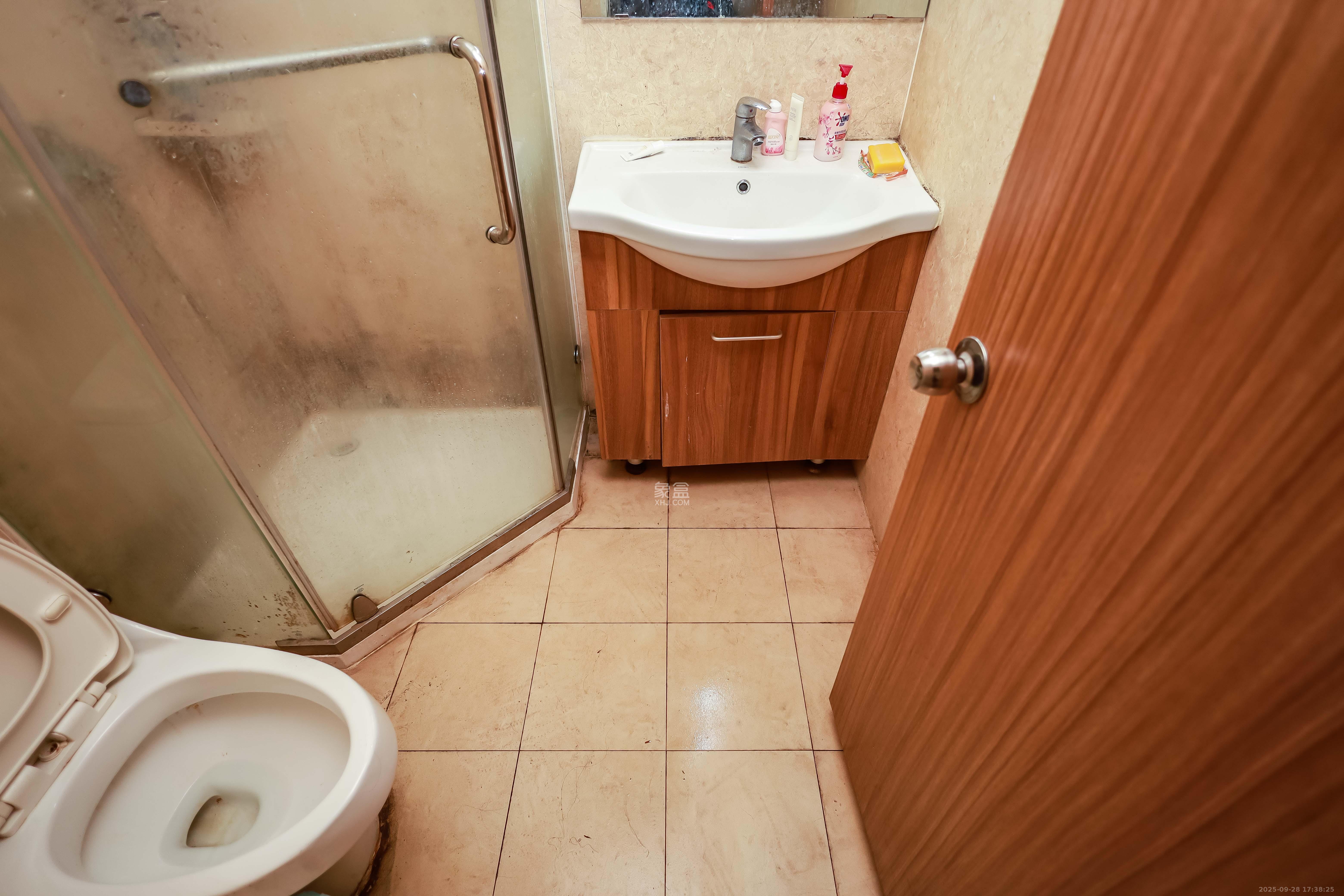 麓谷小镇  3室2厅2卫    68.0万卫生间