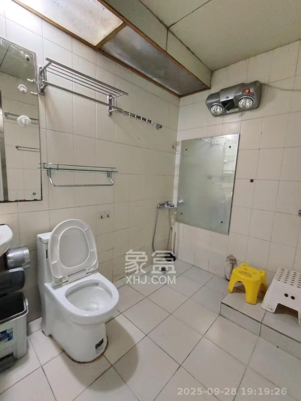 君临天厦 4室2厅2卫 3200.0元/月 君临天厦 4室2厅2卫 3200.0元/月室内图