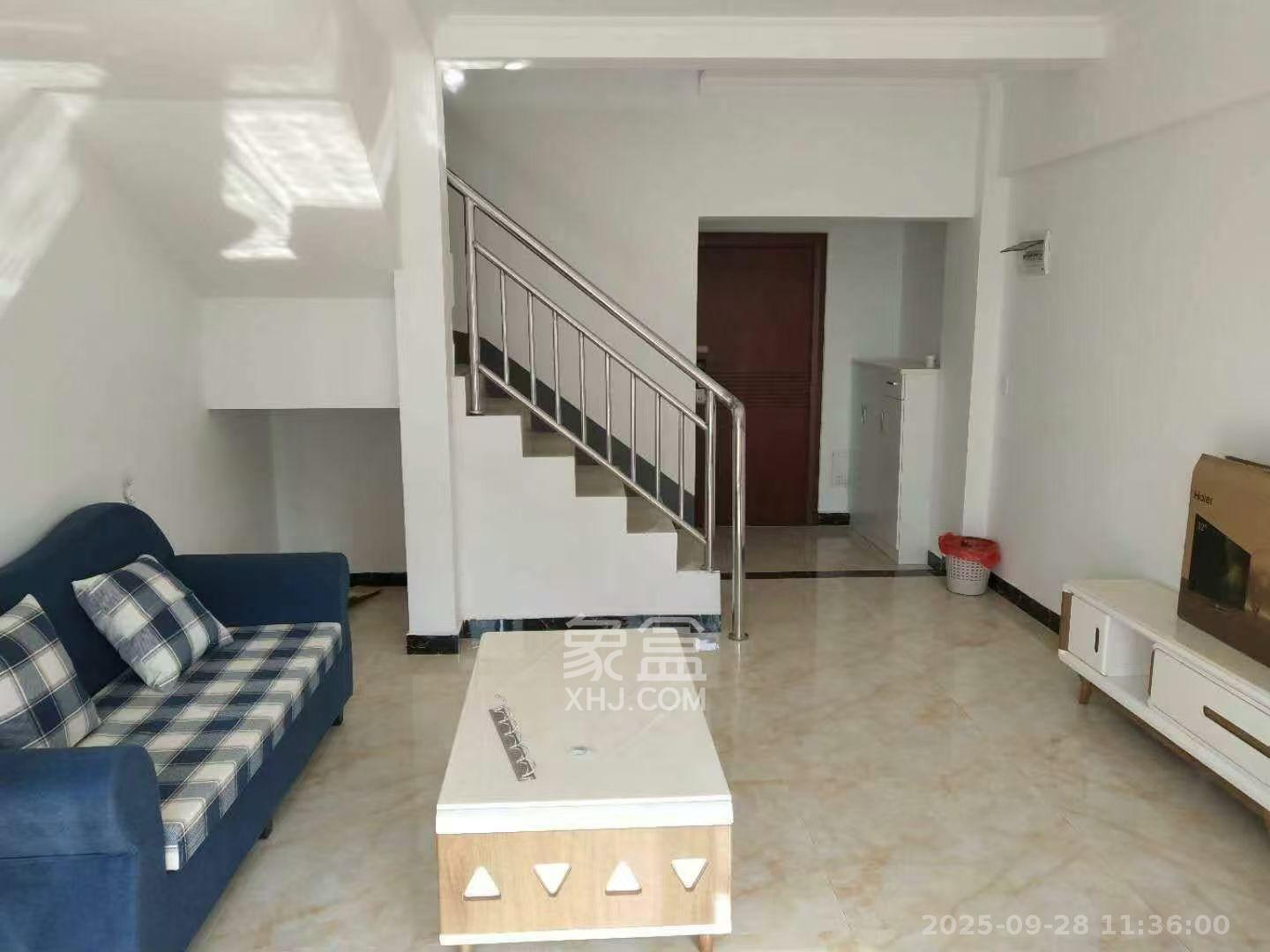 天元涉外景园B区  1室1厅1卫    2000.0元/月 天元涉外景园B区  1室1厅1卫    2000.0元/月