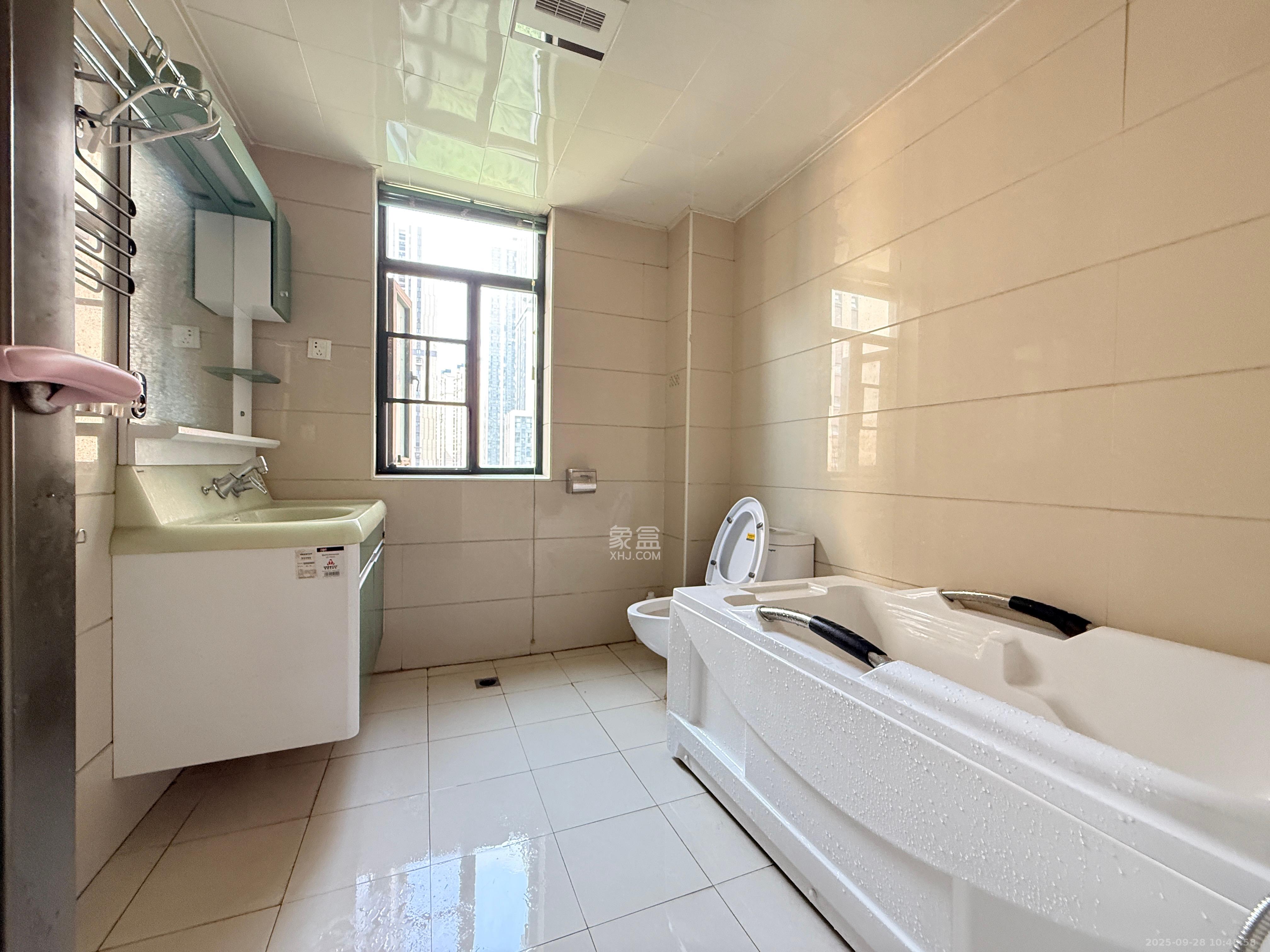 凯乐湘园 4室2厅1卫 3600.0元/月 凯乐湘园 4室2厅1卫 3600.0元/月室内图