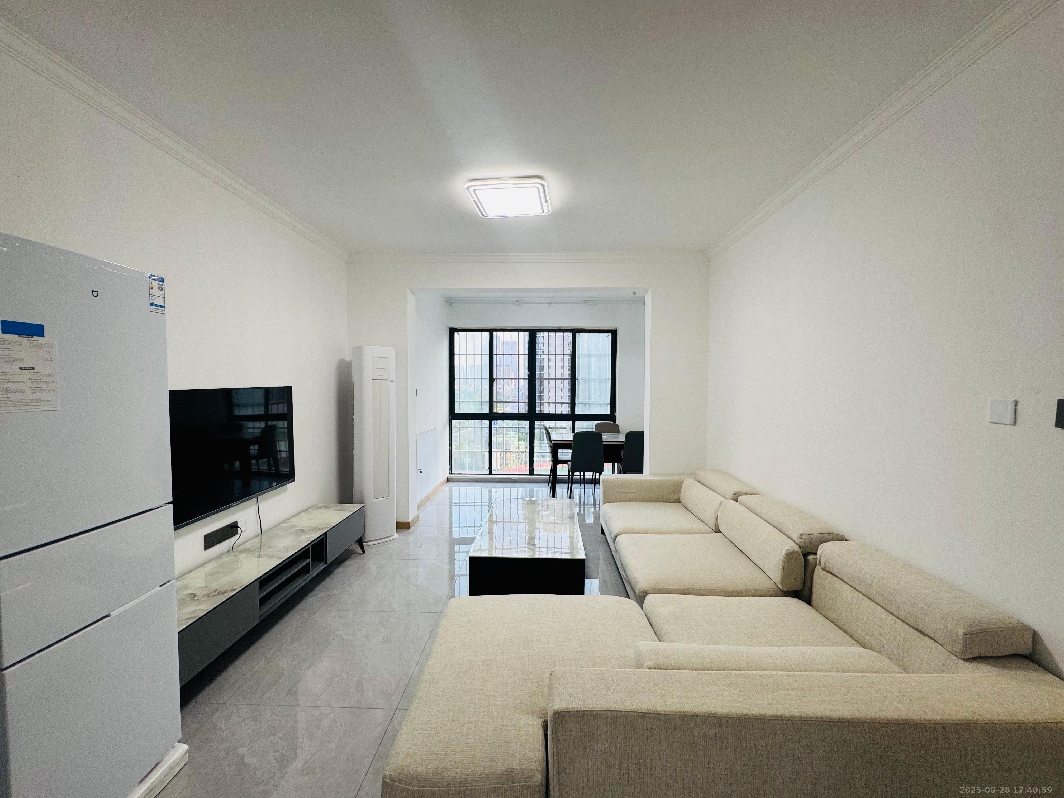 岳华嘉园 3室2厅1卫 2600.0元/月 岳华嘉园 3室2厅1卫 2600.0元/月室内图