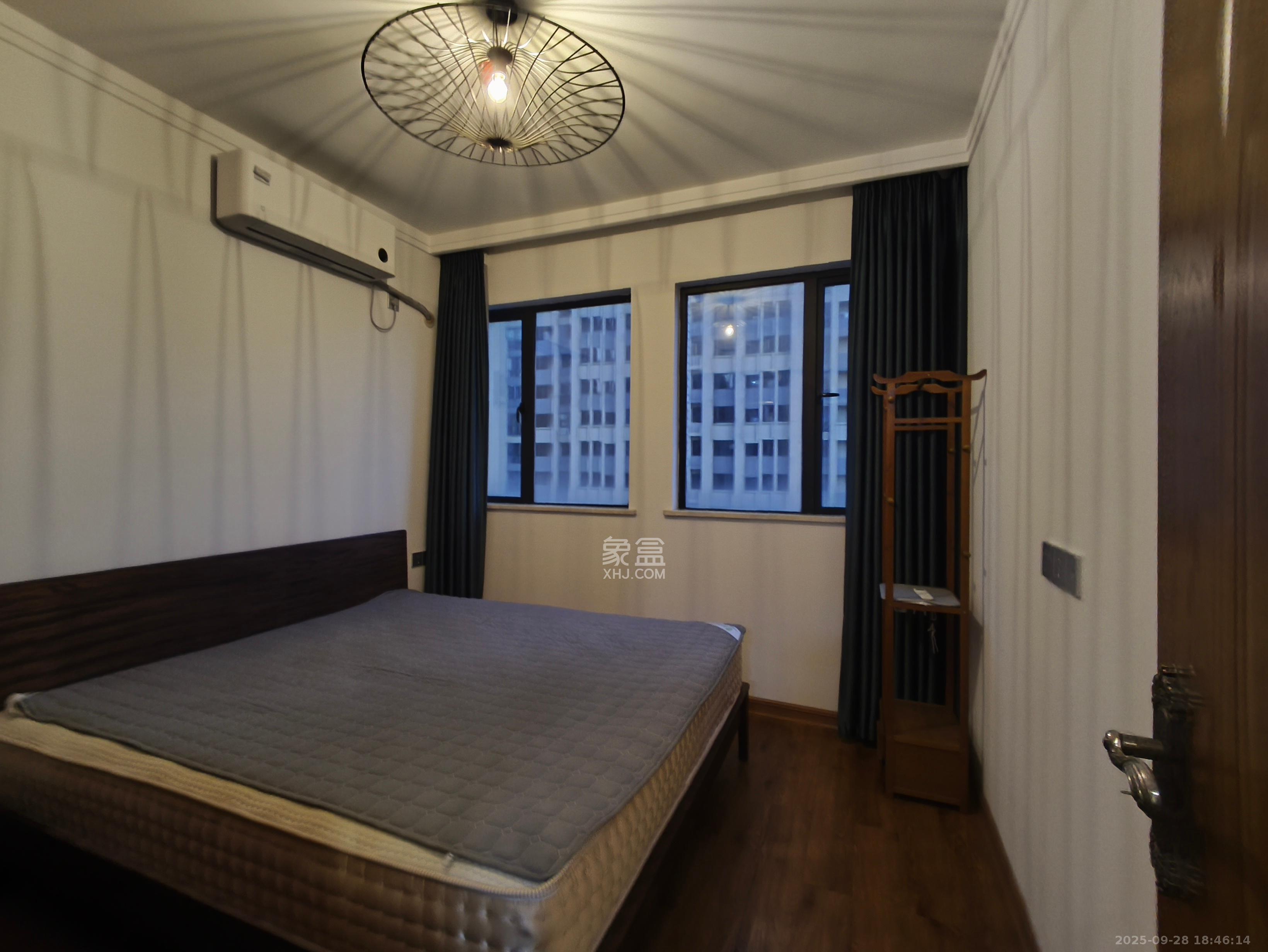 长房半岛蓝湾（观山月）  2室2厅1卫    2200.0元/月室内图