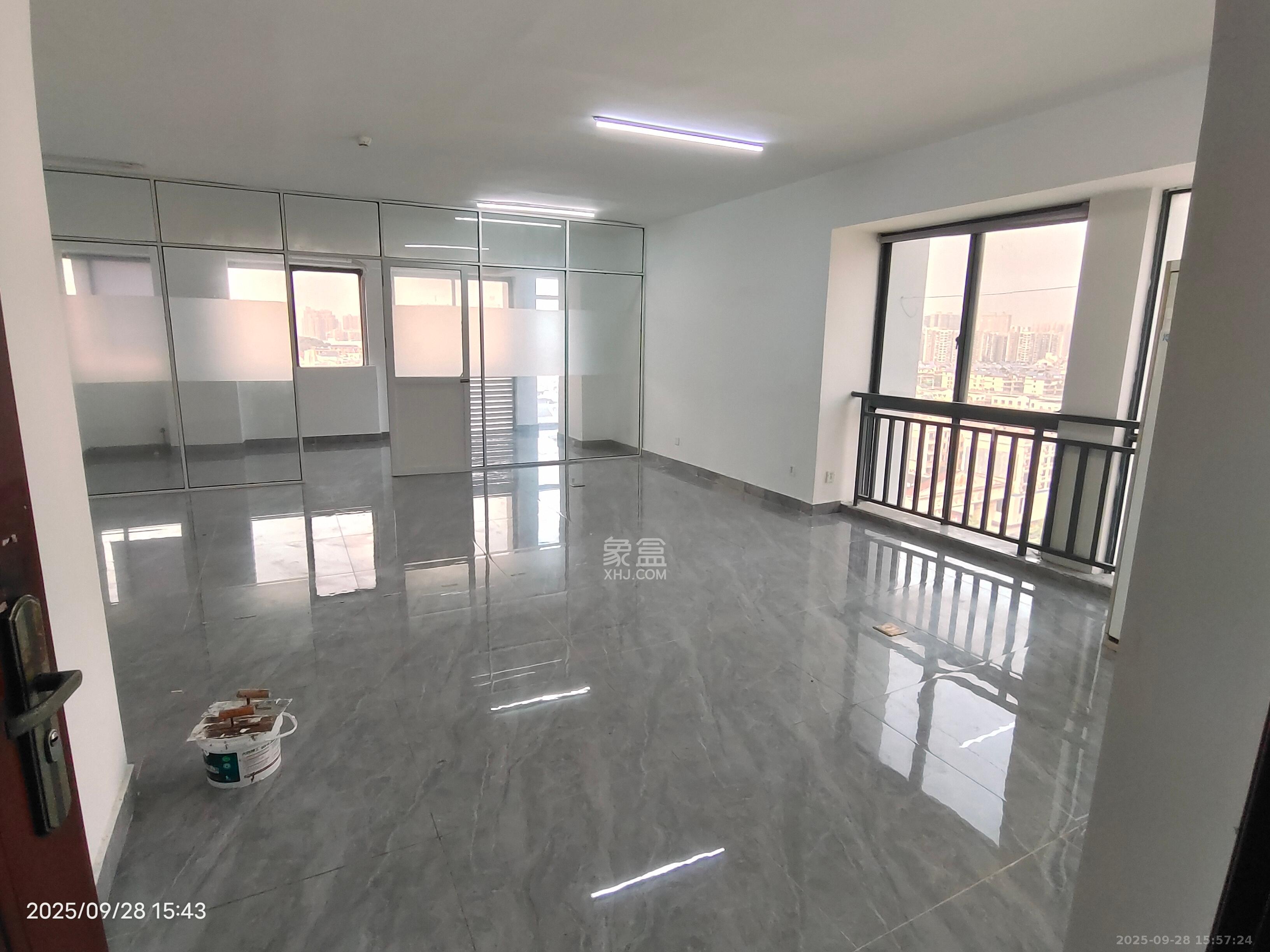 东方芙蓉 2室1厅1卫 2200.0元/月 东方芙蓉 2室1厅1卫 2200.0元/月室内图