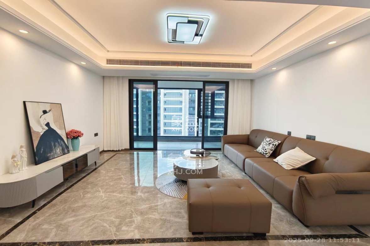 绿地V岛 4室2厅2卫 4300.00元/月 绿地V岛 4室2厅2卫 4300.00元/月室内图