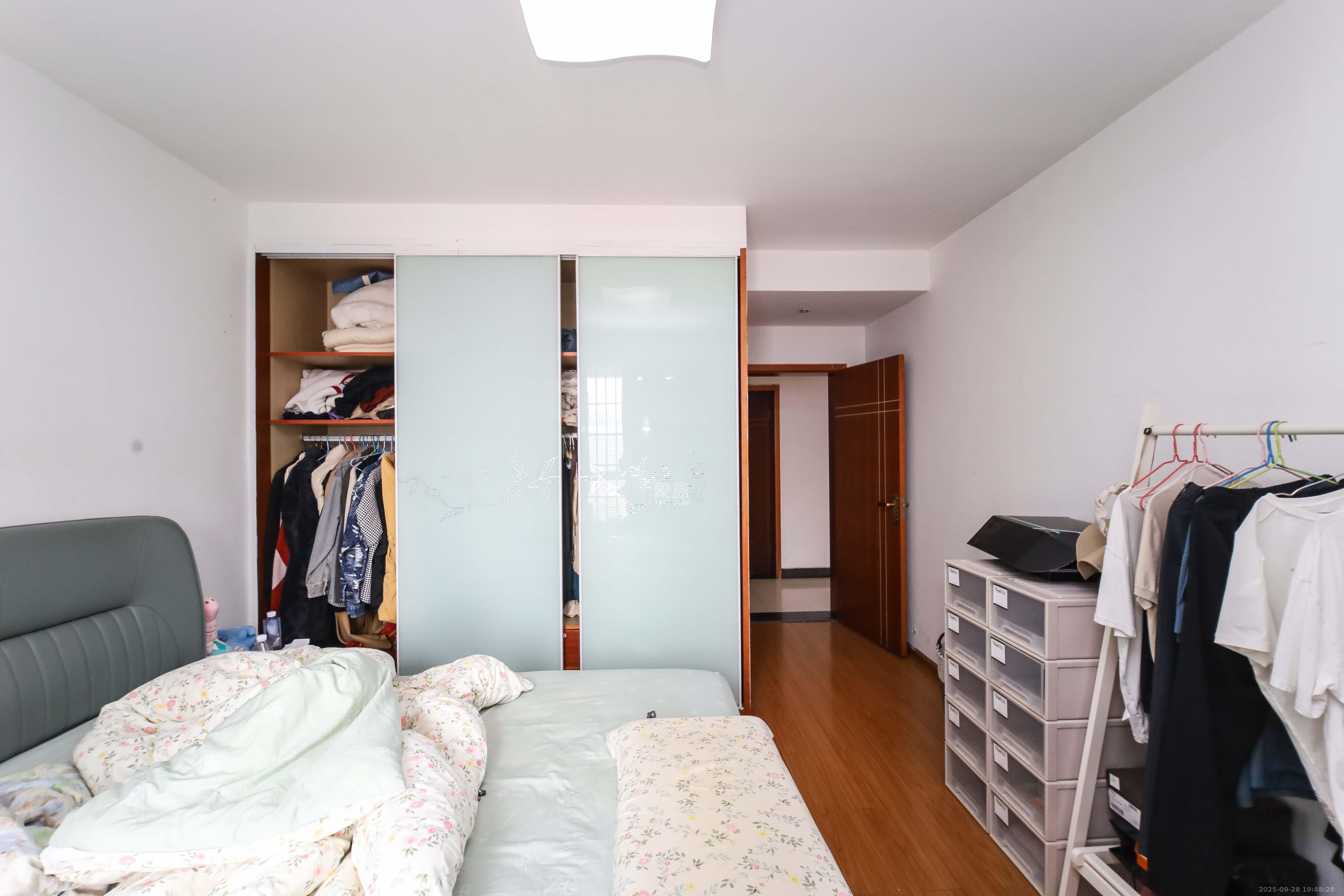 高桥现代商贸城 3室2厅2卫 83.6万 高桥现代商贸城 3室2厅2卫 83.6万卧室