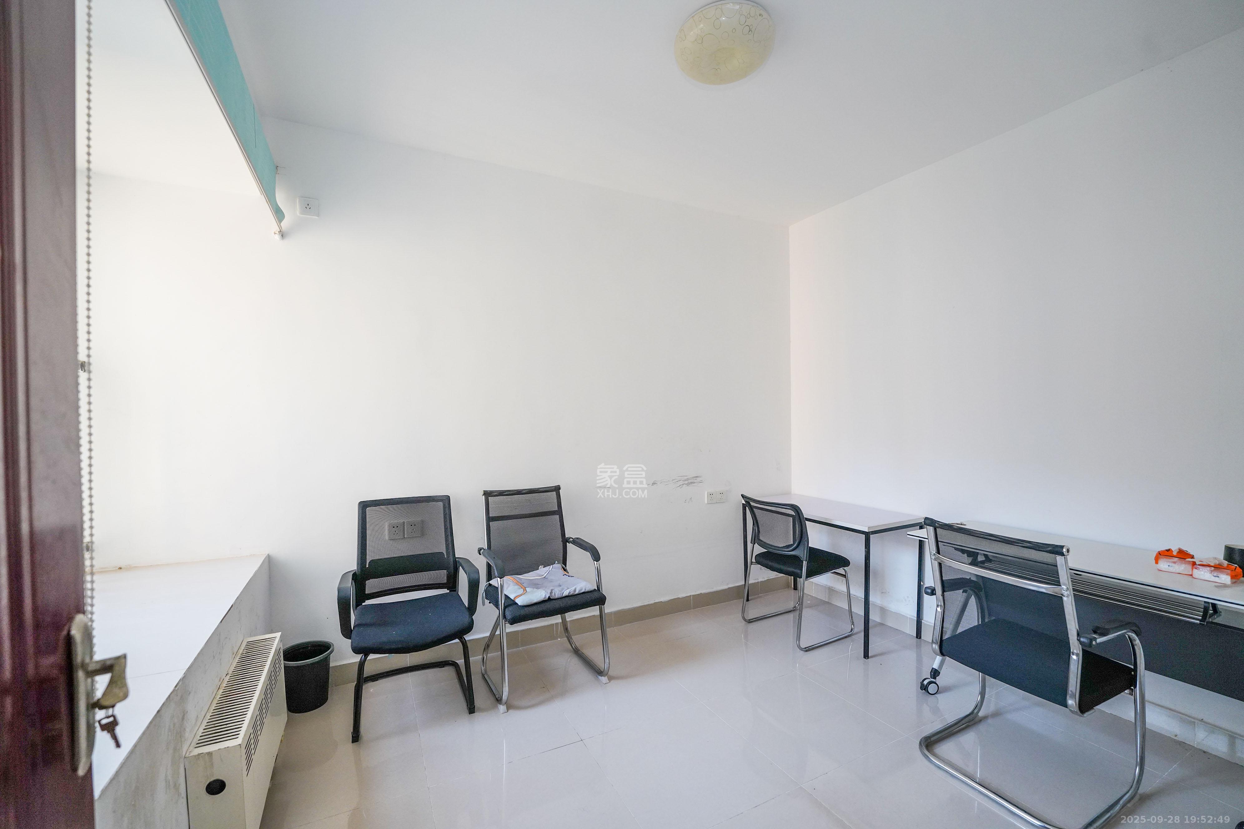 怡海星城  2室2厅1卫    40.0万卧室