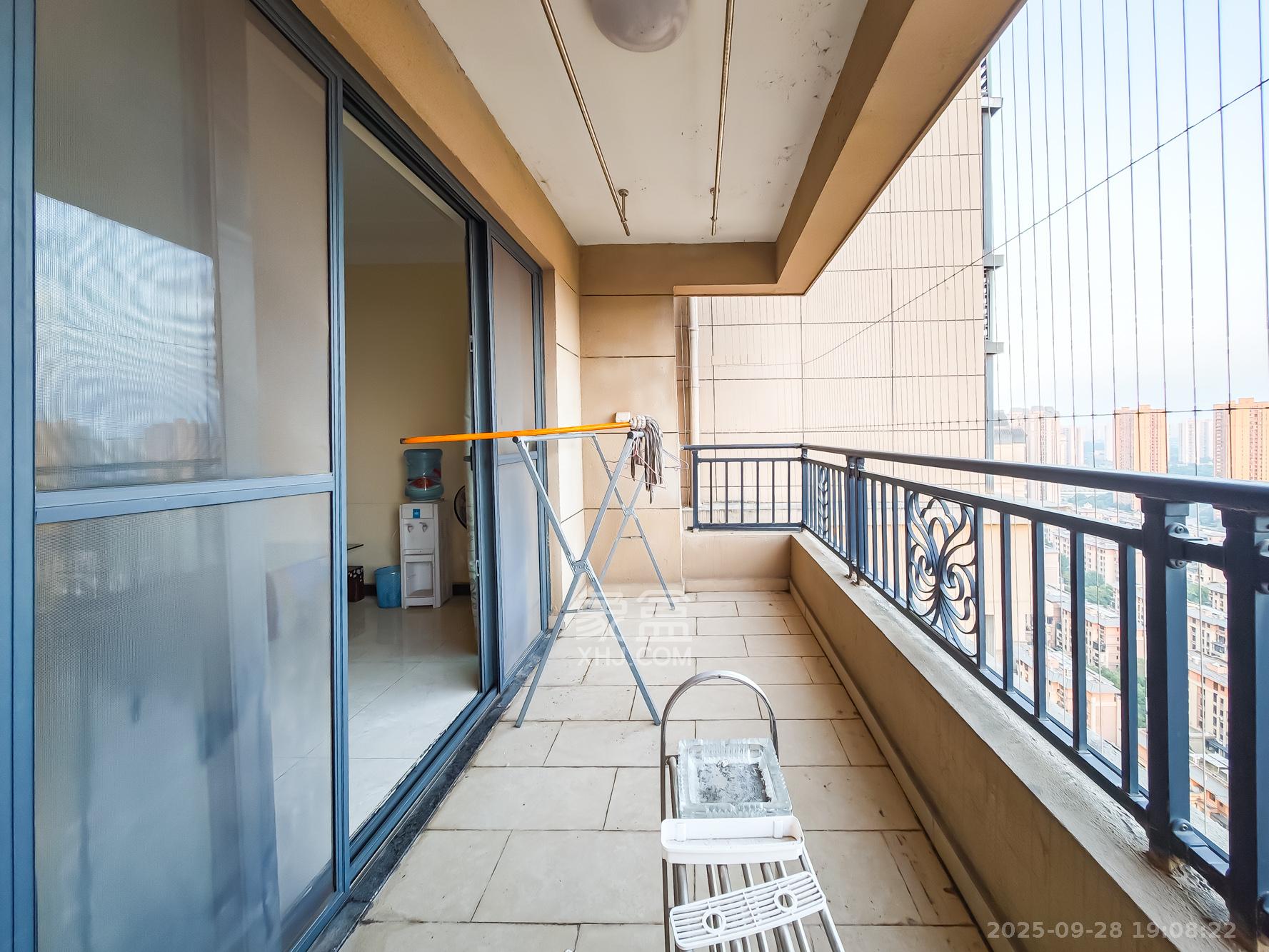 恒大御景天下城一期 4室2厅2卫 95.0万 恒大御景天下城一期 4室2厅2卫 95.0万阳台