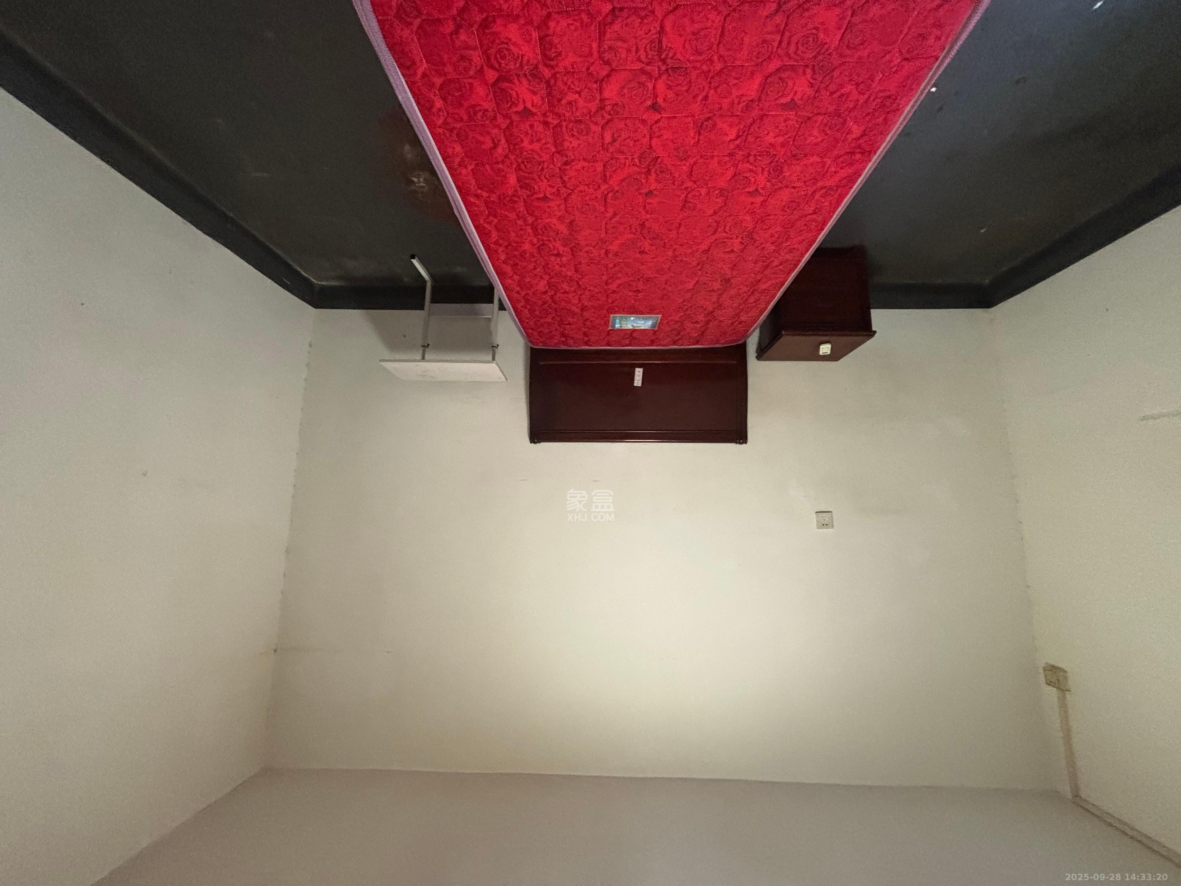 牛婆塘社区 3室2厅1卫 1900.0元/月 牛婆塘社区 3室2厅1卫 1900.0元/月室内图