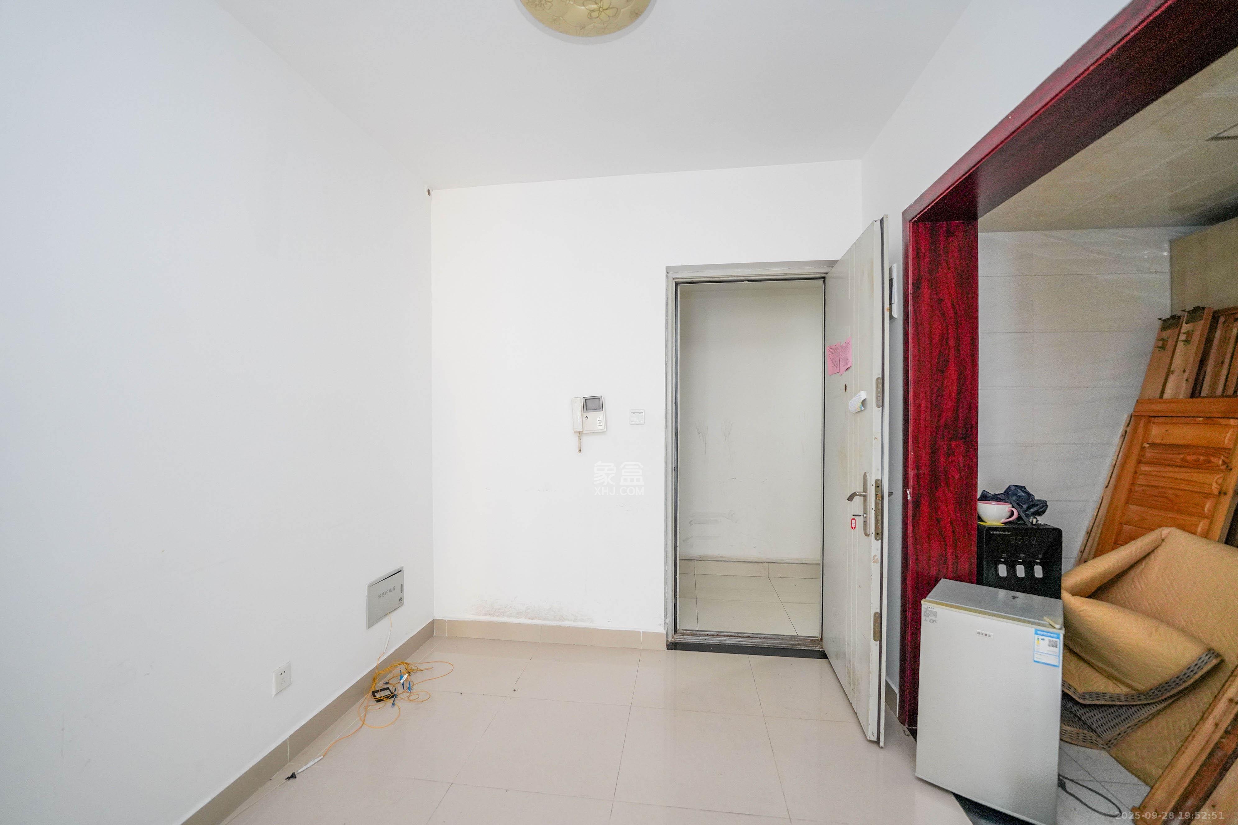 怡海星城  2室2厅1卫    40.0万客厅