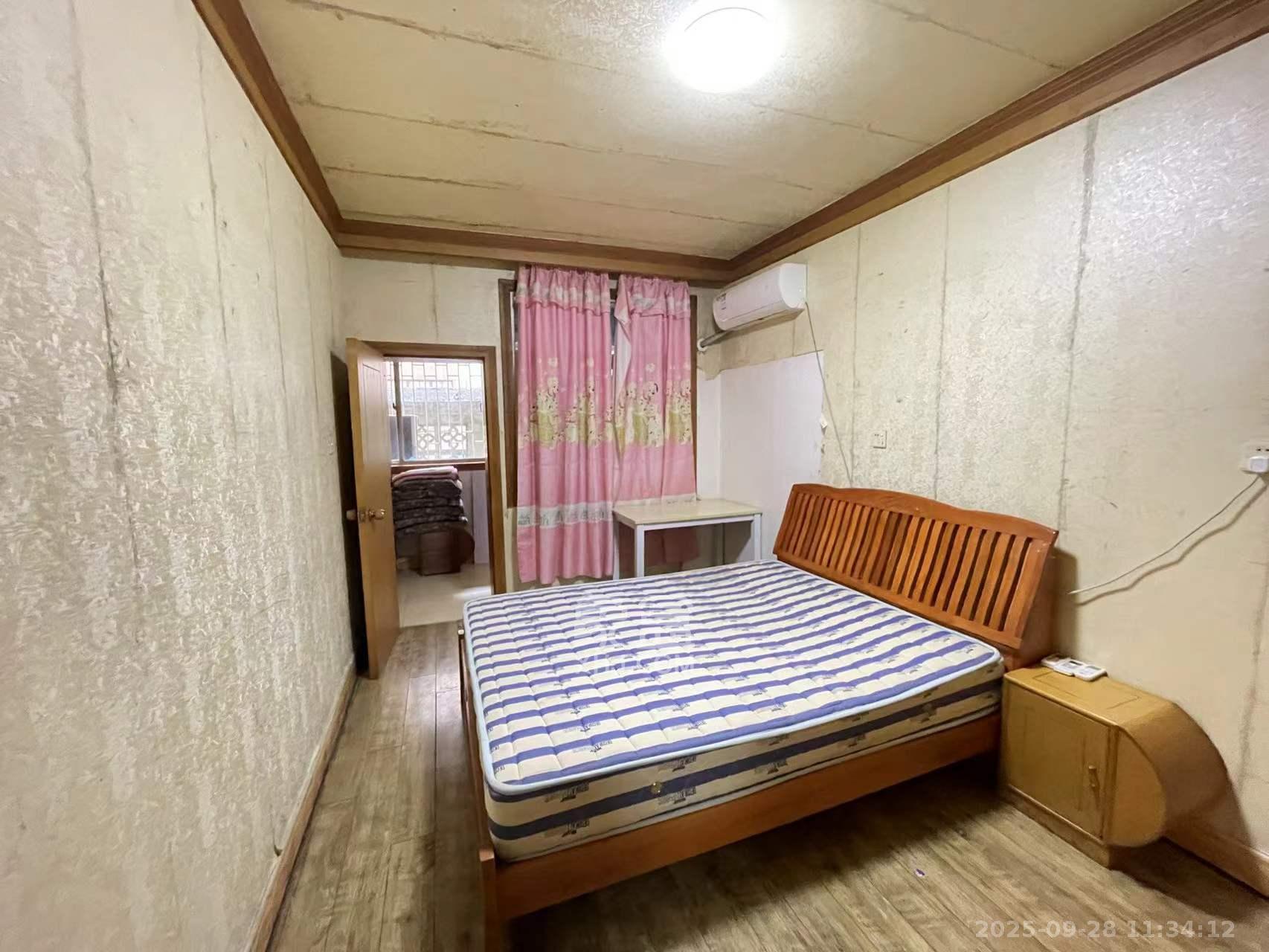 化油器厂宿舍 2室2厅1卫 1800.0元/月 化油器厂宿舍 2室2厅1卫 1800.0元/月室内图