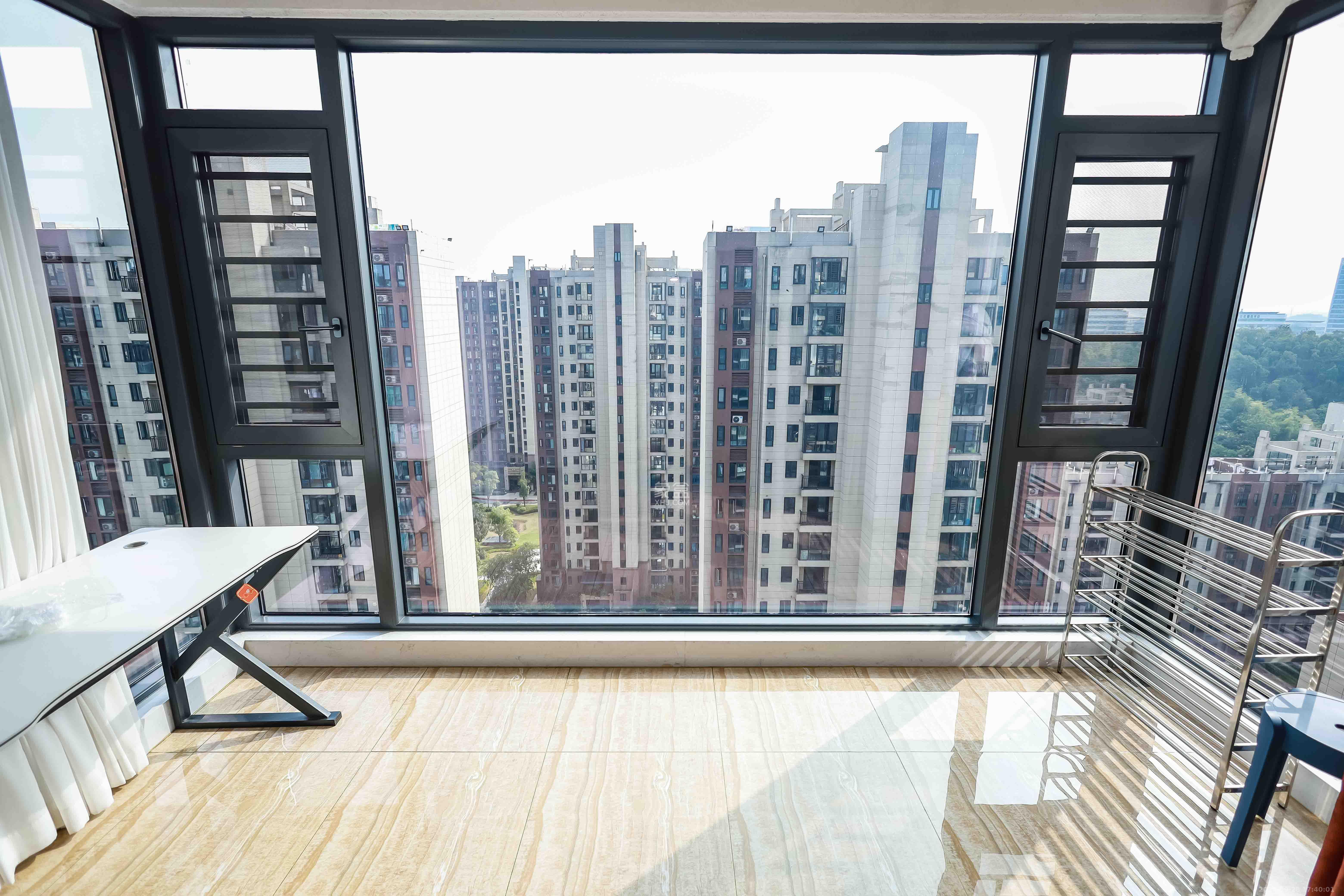 碧桂园荟隽棠  3室2厅2卫    98.0万阳台