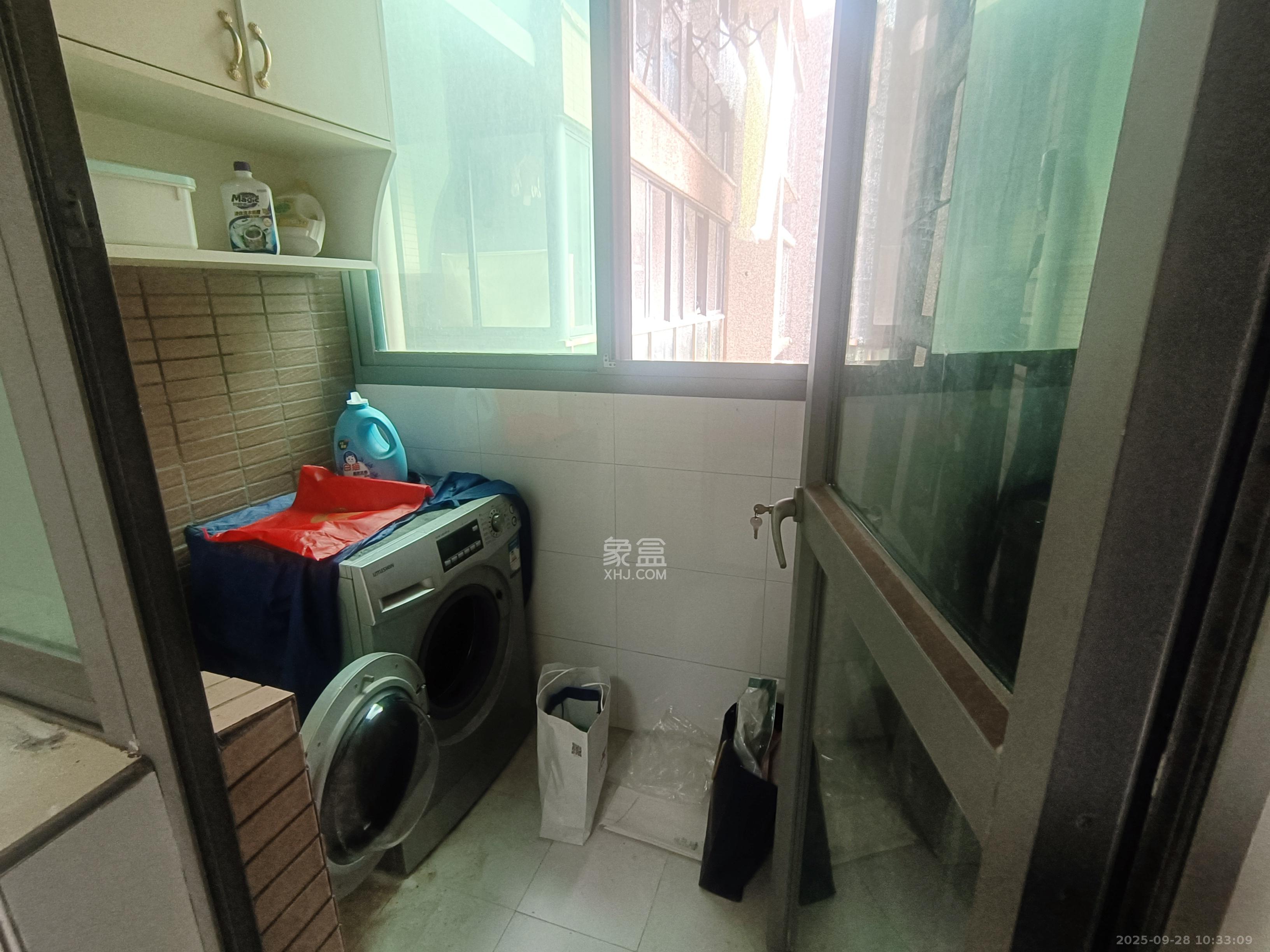 新城新世界一二三期  2室1厅1卫    2200.0元/月室内图