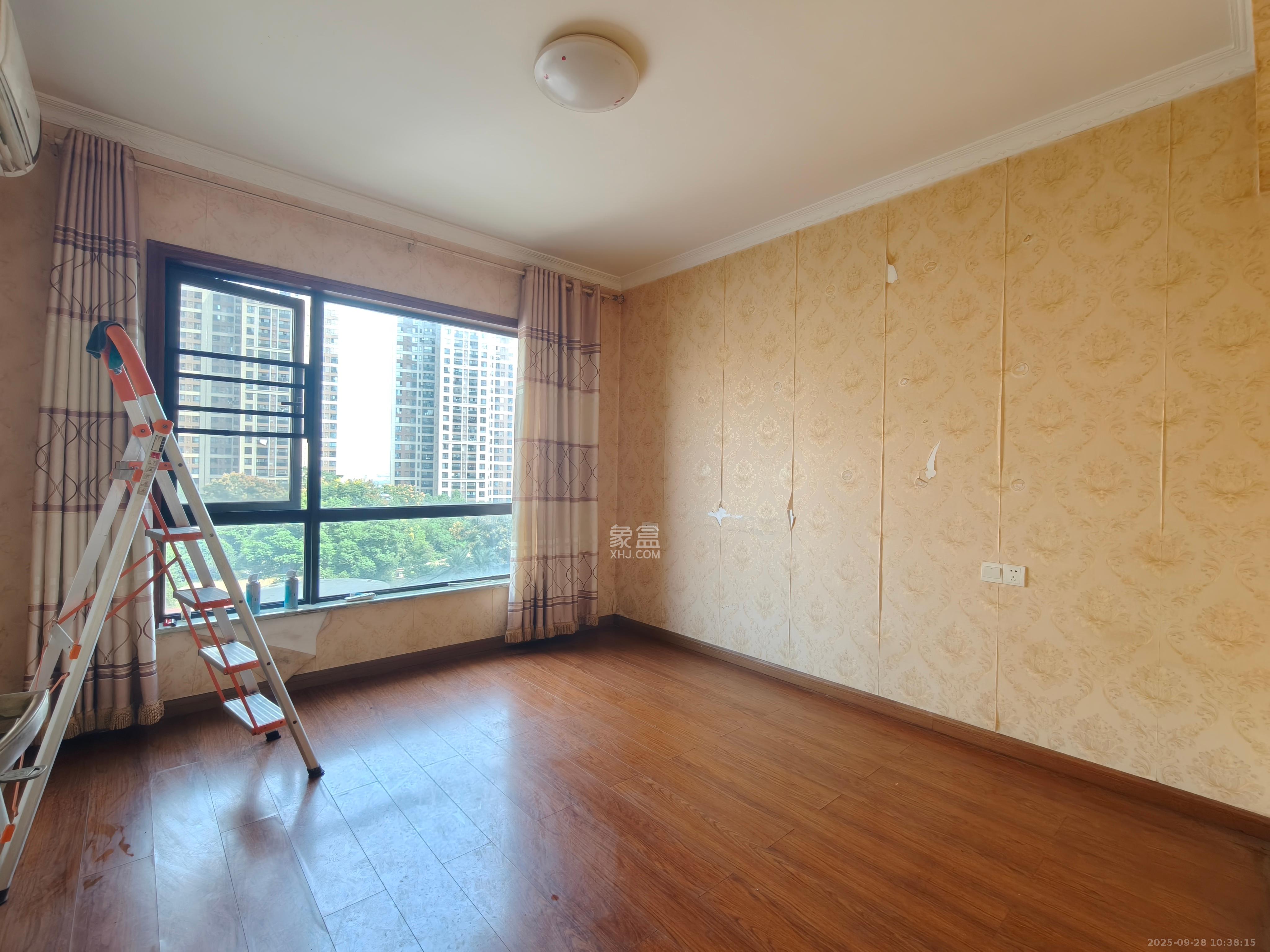 达美D6区  4室2厅1卫   3600.00元/月室内图
