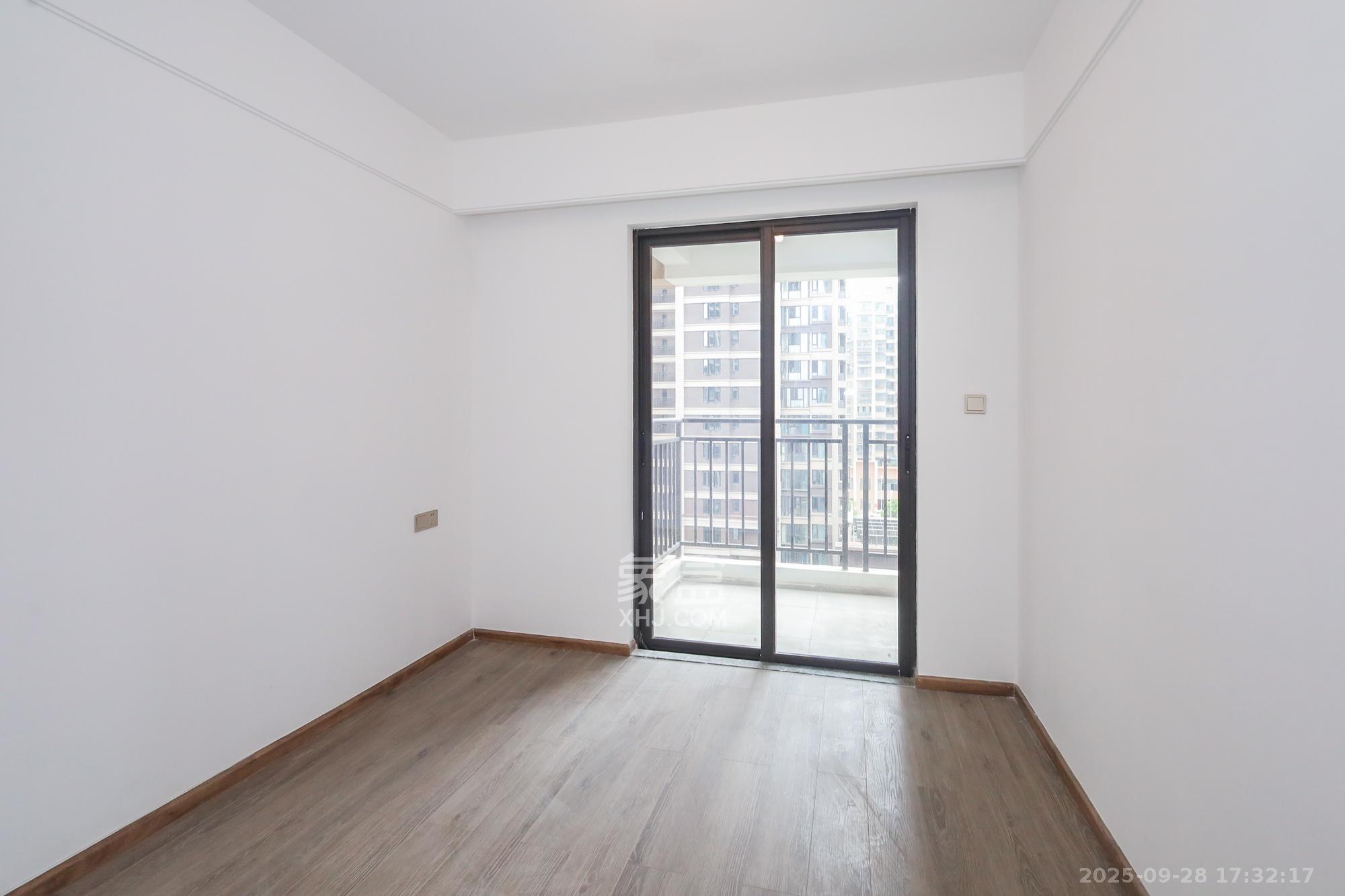 金茂建发泊悦 4室2厅2卫 228.0万 金茂建发泊悦 4室2厅2卫 228.0万卧室