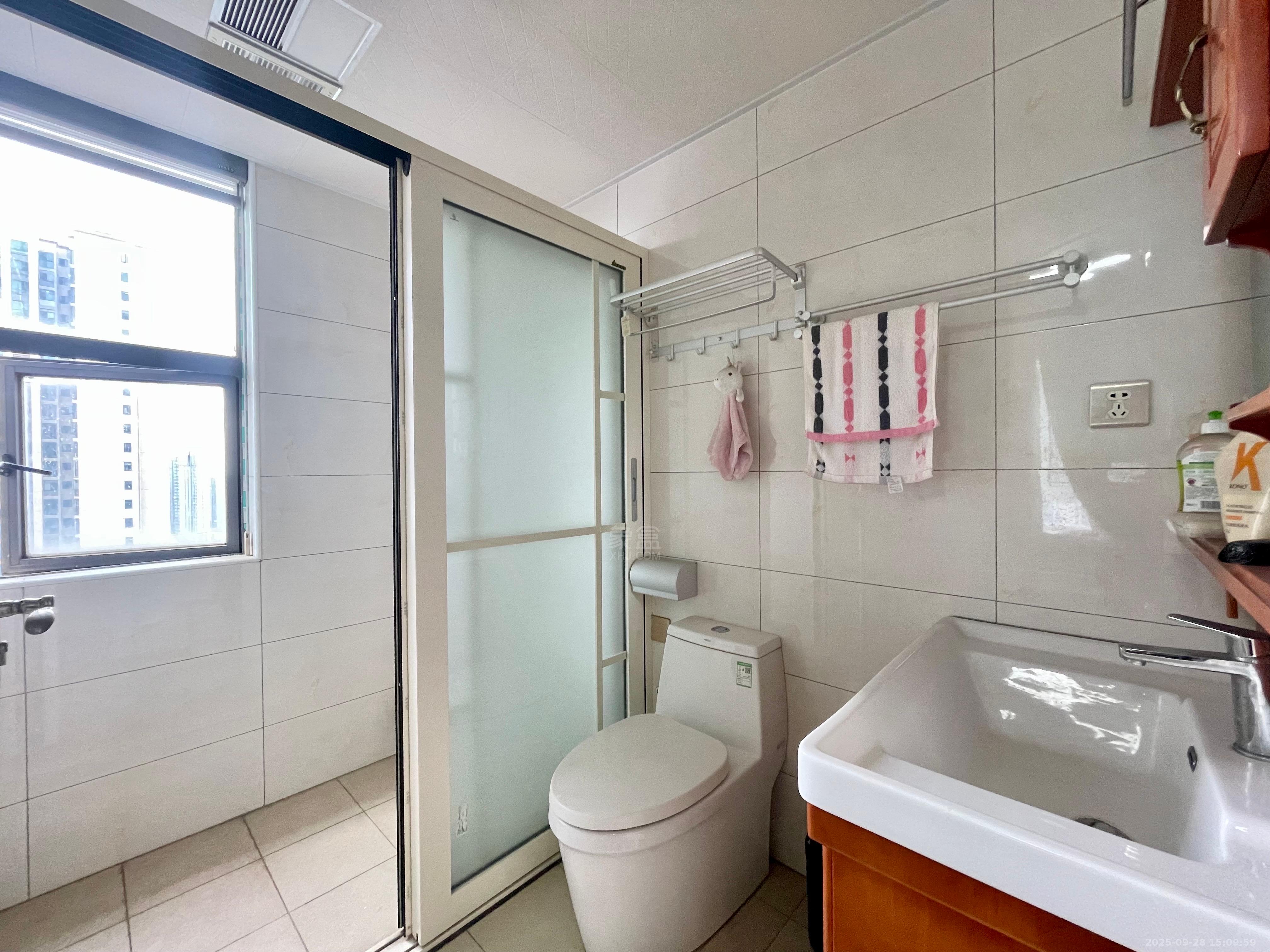 山水洲城华晨第一城 3室2厅2卫 2200.0元/月 山水洲城华晨第一城 3室2厅2卫 2200.0元/月室内图