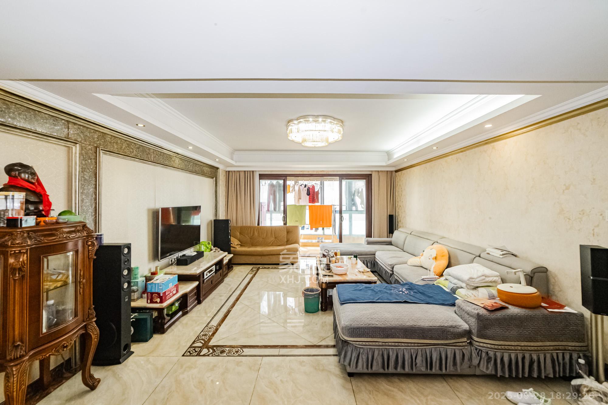 北辰三角洲D3区 5室2厅2卫 290.0万 北辰三角洲D3区 5室2厅2卫 290.0万客厅