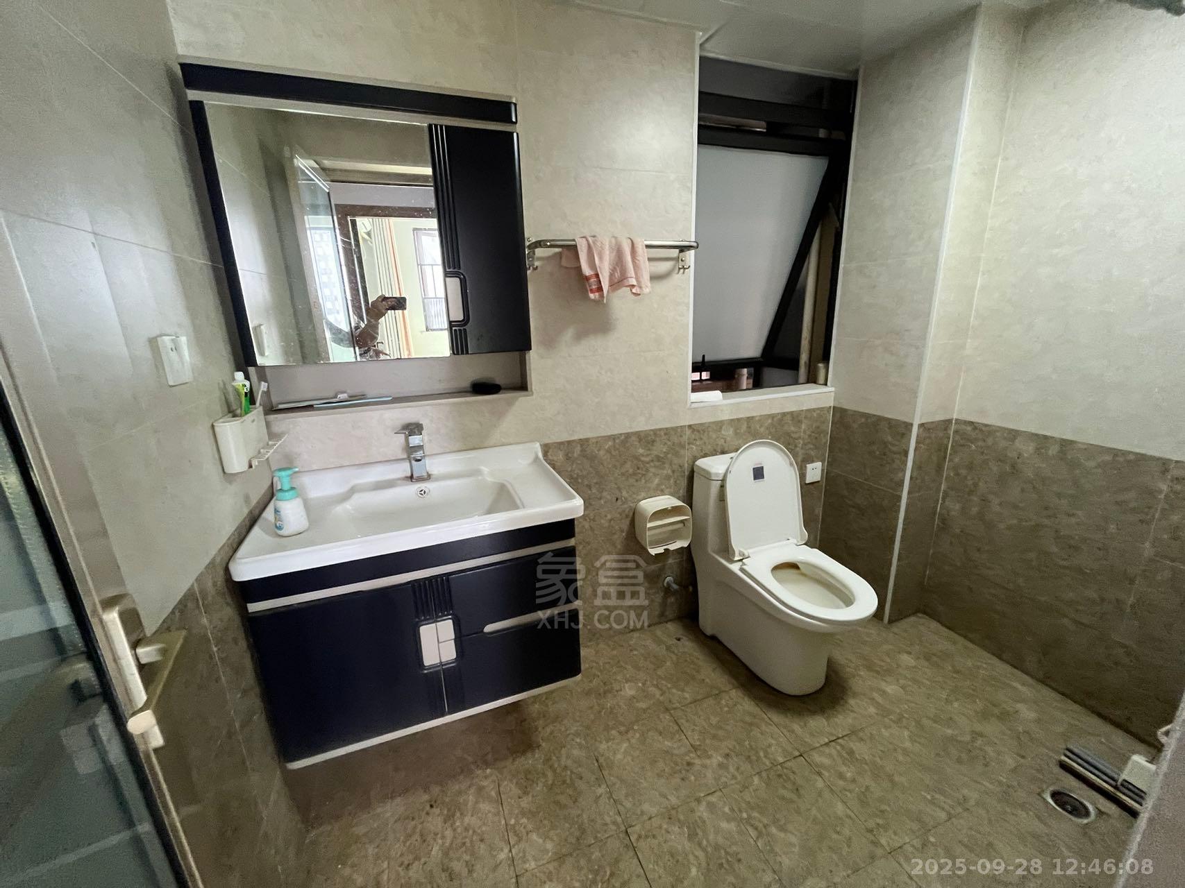 春藤小镇  3室2厅1卫    1800.0元/月室内图