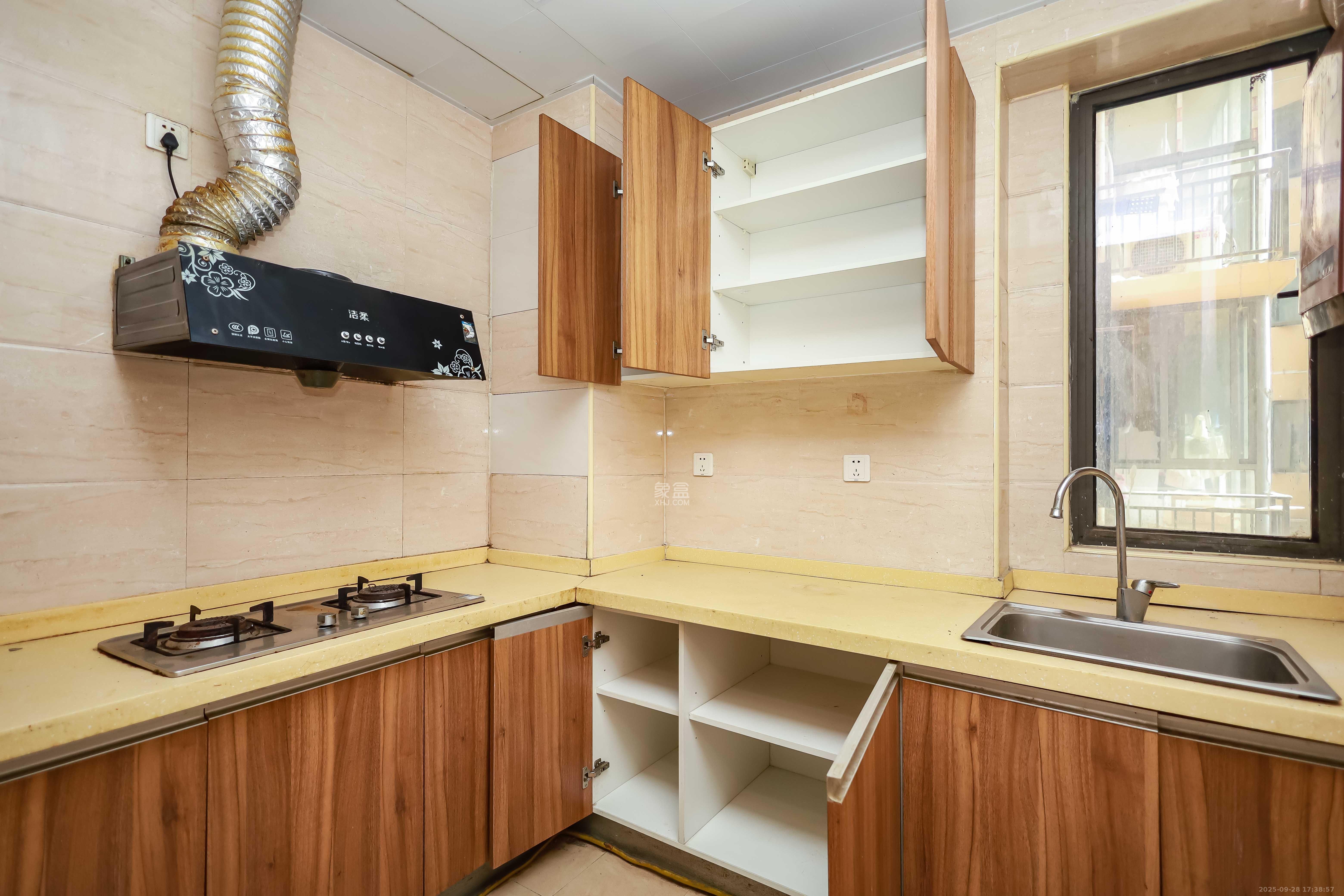 麓谷小镇 3室1厅1卫 47.8万 麓谷小镇 3室1厅1卫 47.8万厨房