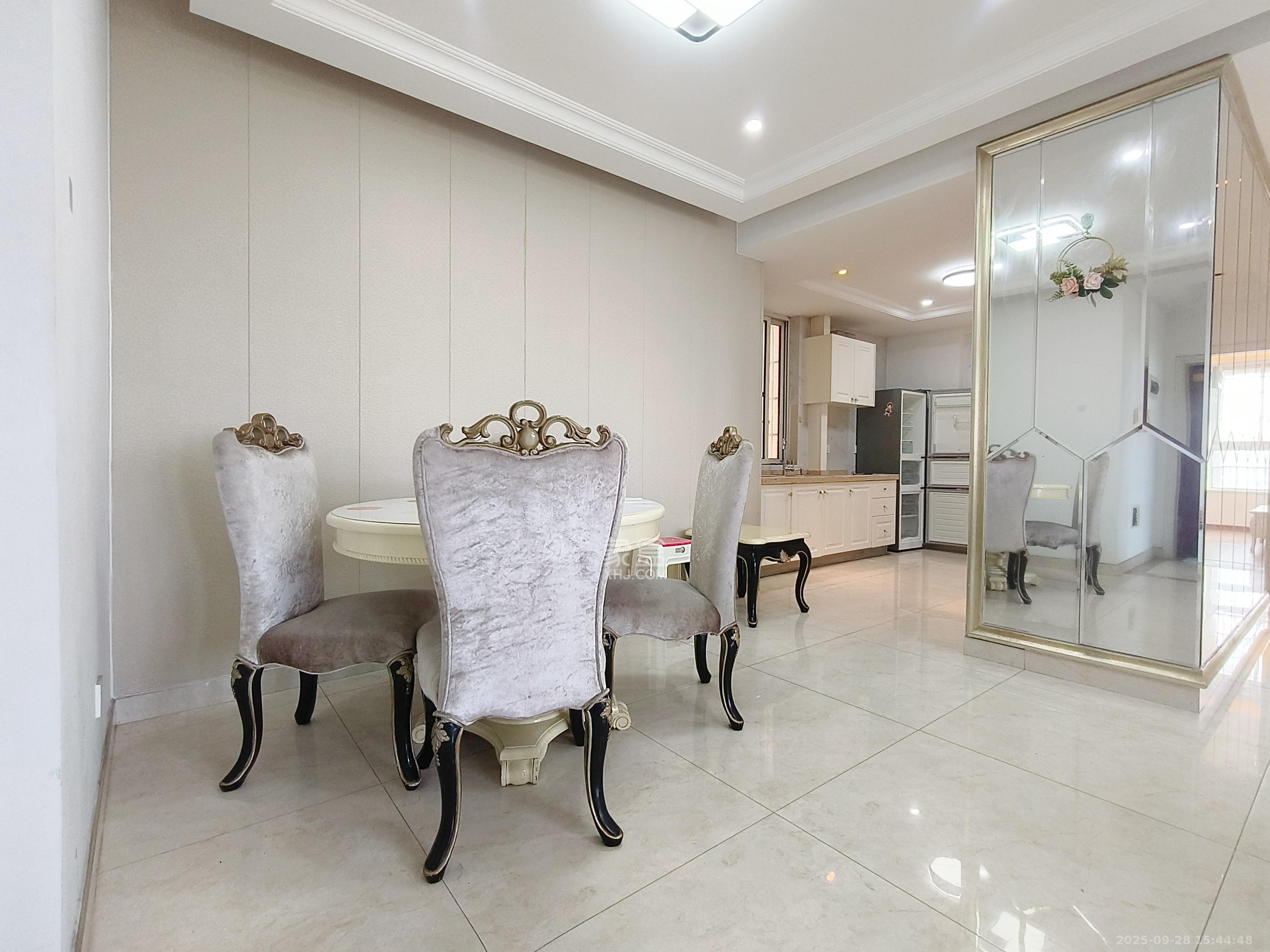 爱琴海岸  3室2厅2卫    2300.0元/月室内图