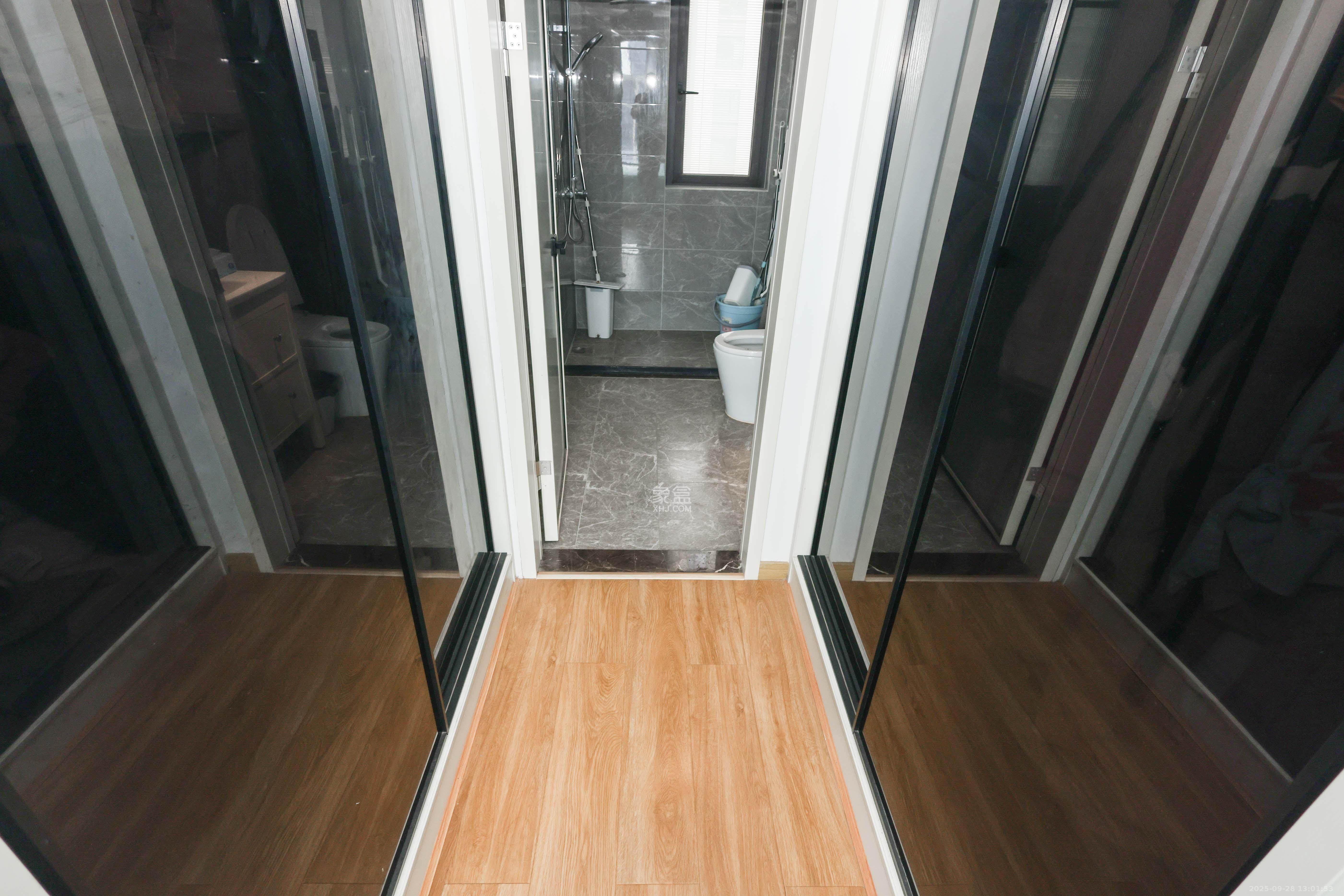 建发央著  3室2厅2卫    175.0万卫生间