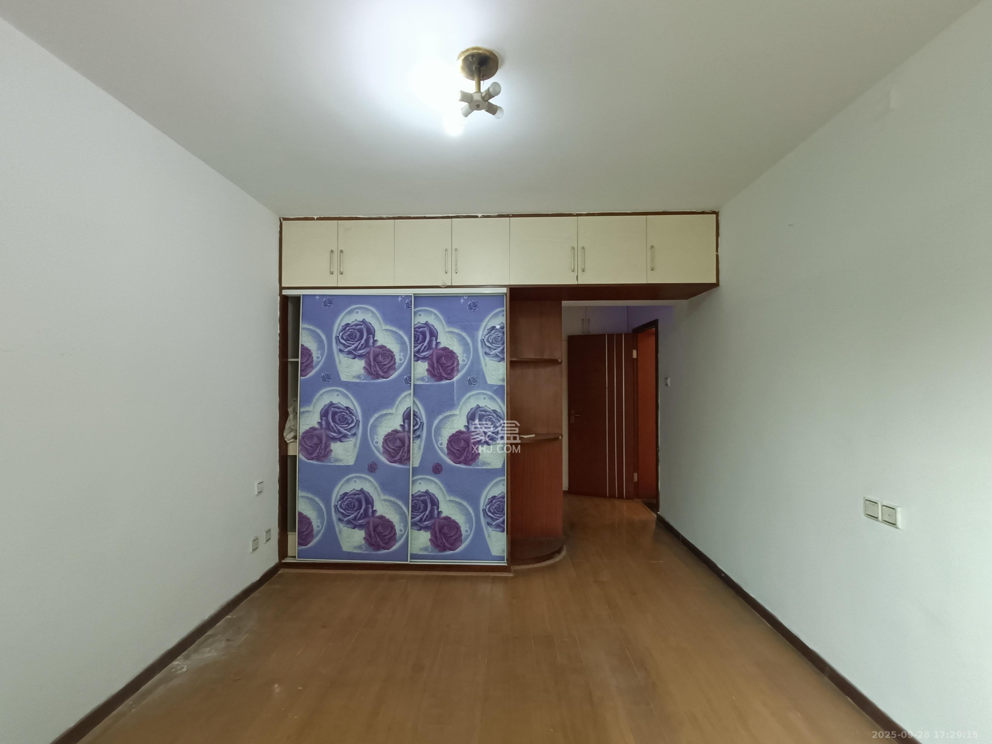 泰禹家园(彩云之翼家园一期、二期、三期) 3室2厅2卫 2000.0元/月 泰禹家园(彩云之翼家园一期、二期、三期) 3室2厅2卫 2000.0元/月室内图