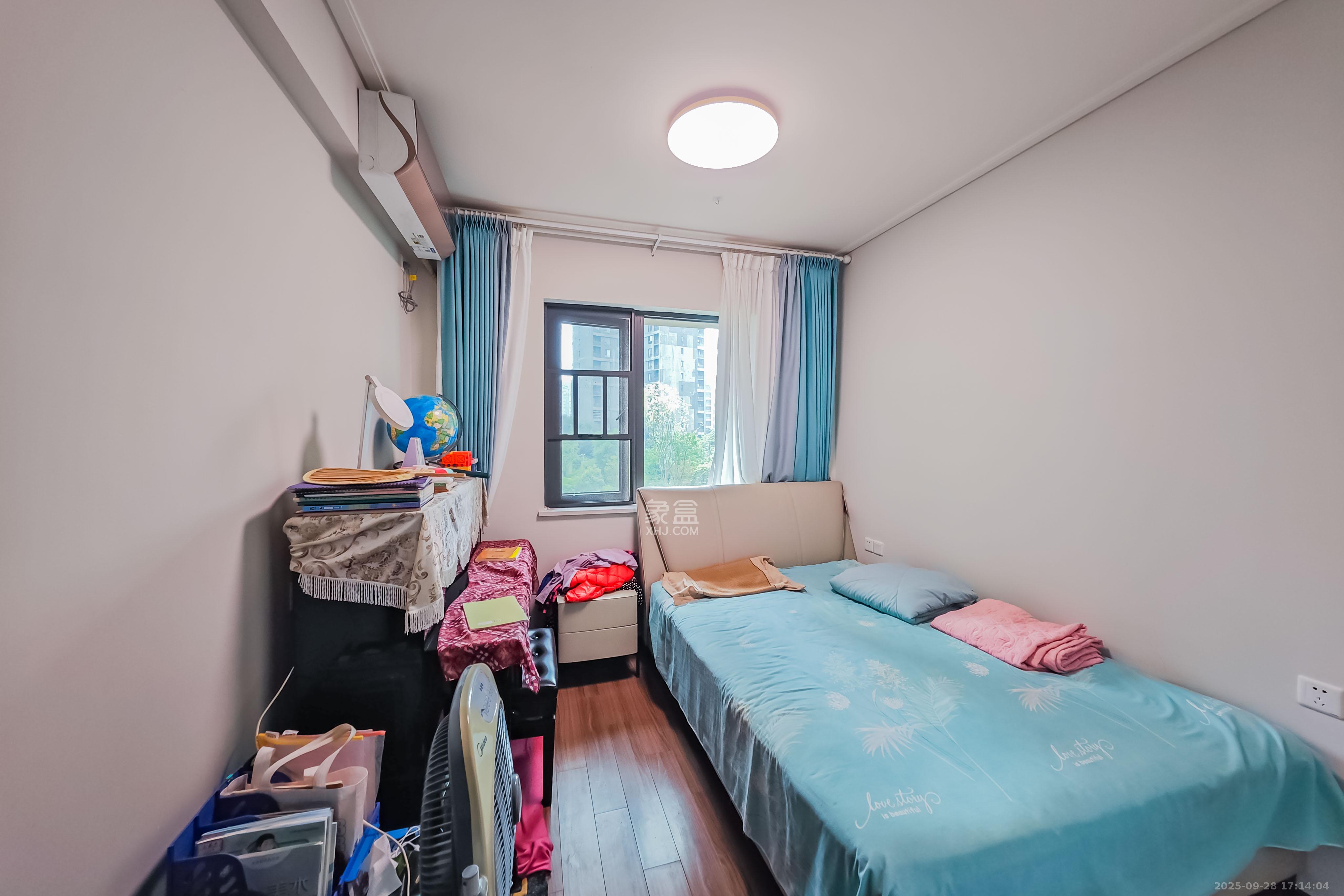 保利茉莉公馆  4室2厅2卫    182.0万卧室