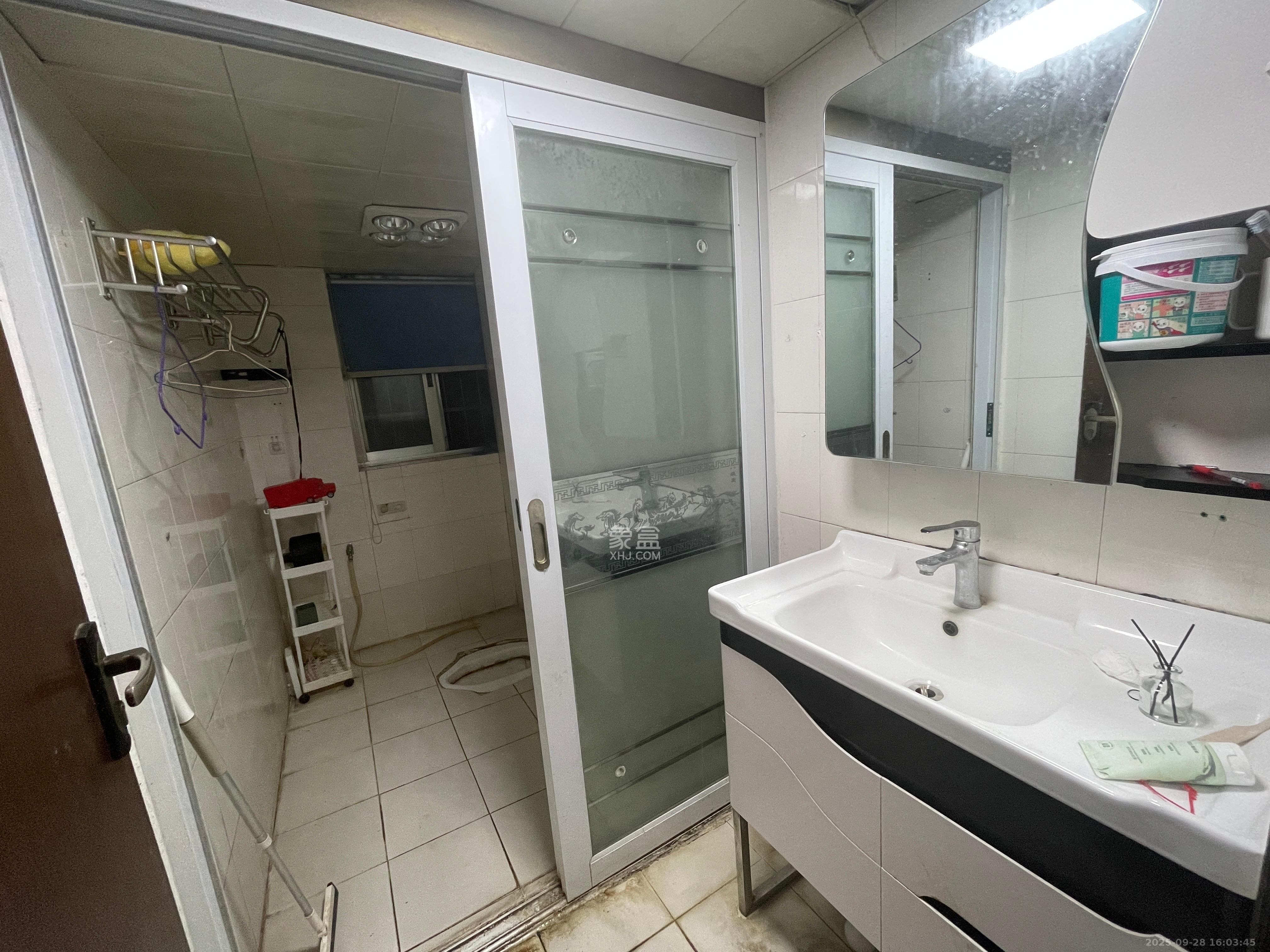 白沙花园  3室2厅1卫    2000.0元/月室内图