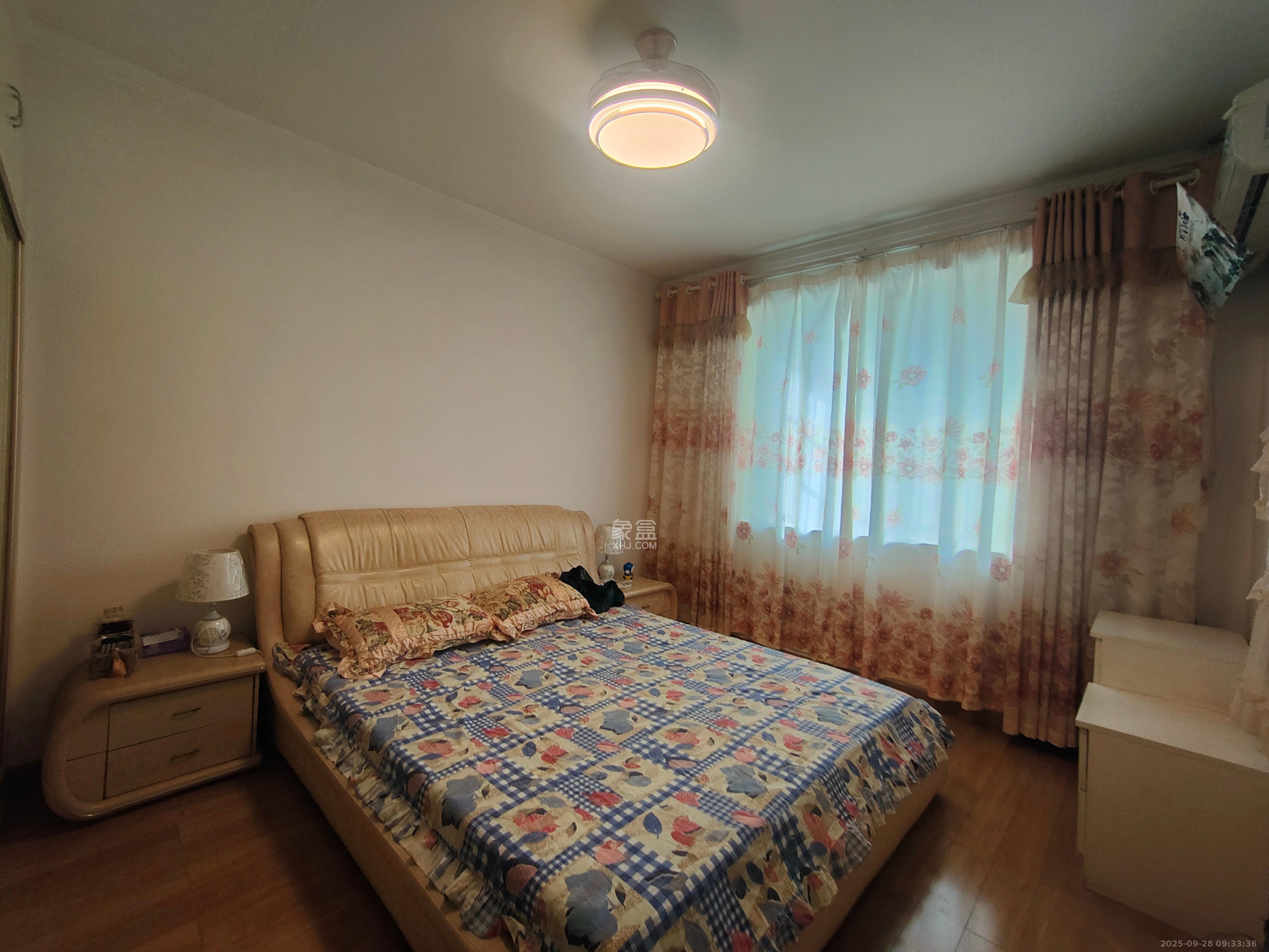 西城公寓 4室2厅2卫 2400.0元/月 西城公寓 4室2厅2卫 2400.0元/月室内图