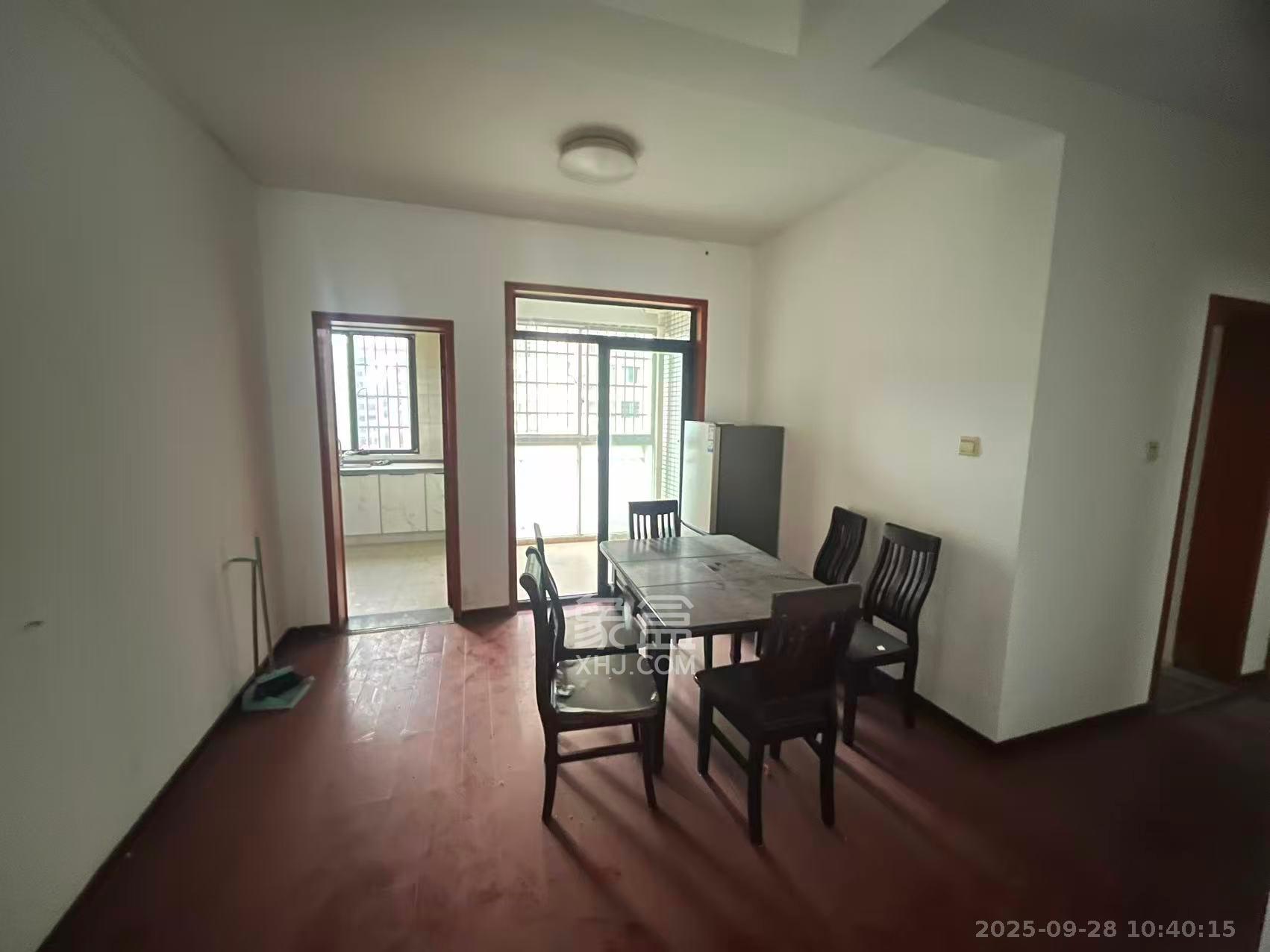 满庭芳小区 3室2厅2卫 2200.0元/月 满庭芳小区 3室2厅2卫 2200.0元/月室内图