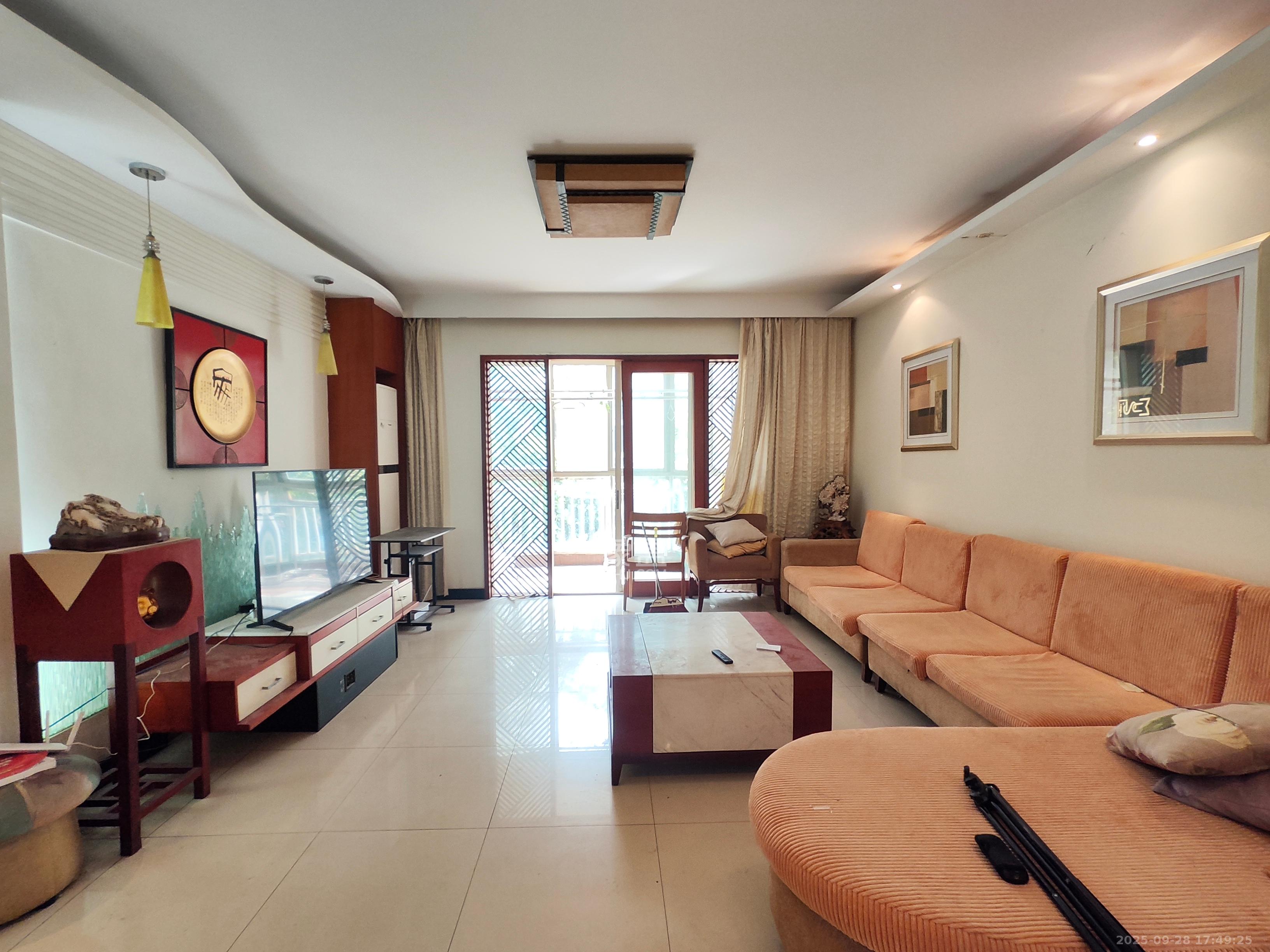 一心花苑  4室2厅1卫    3200.0元/月 一心花苑  4室2厅1卫    3200.0元/月