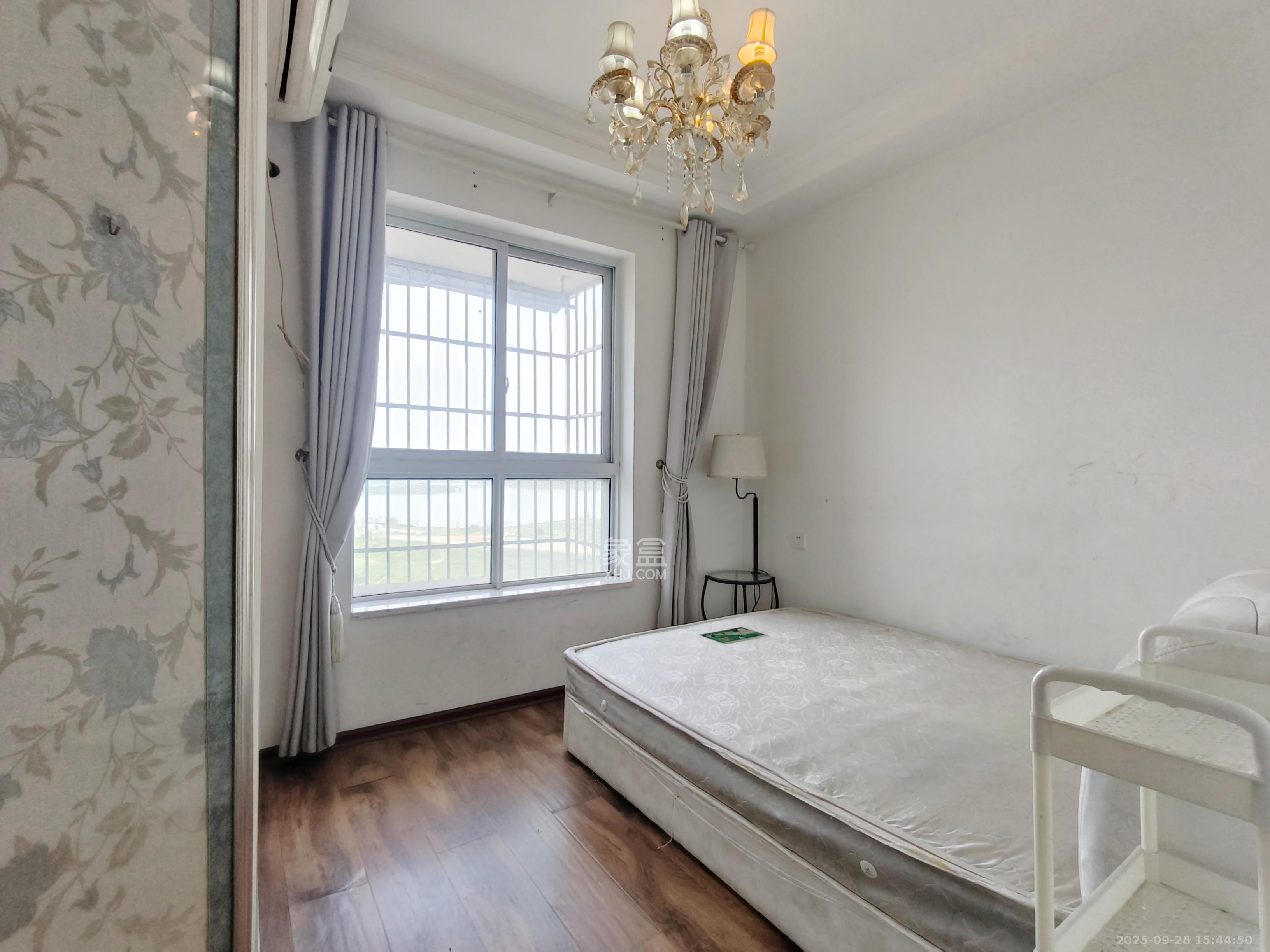 爱琴海岸 3室2厅2卫 2300.0元/月 爱琴海岸 3室2厅2卫 2300.0元/月室内图