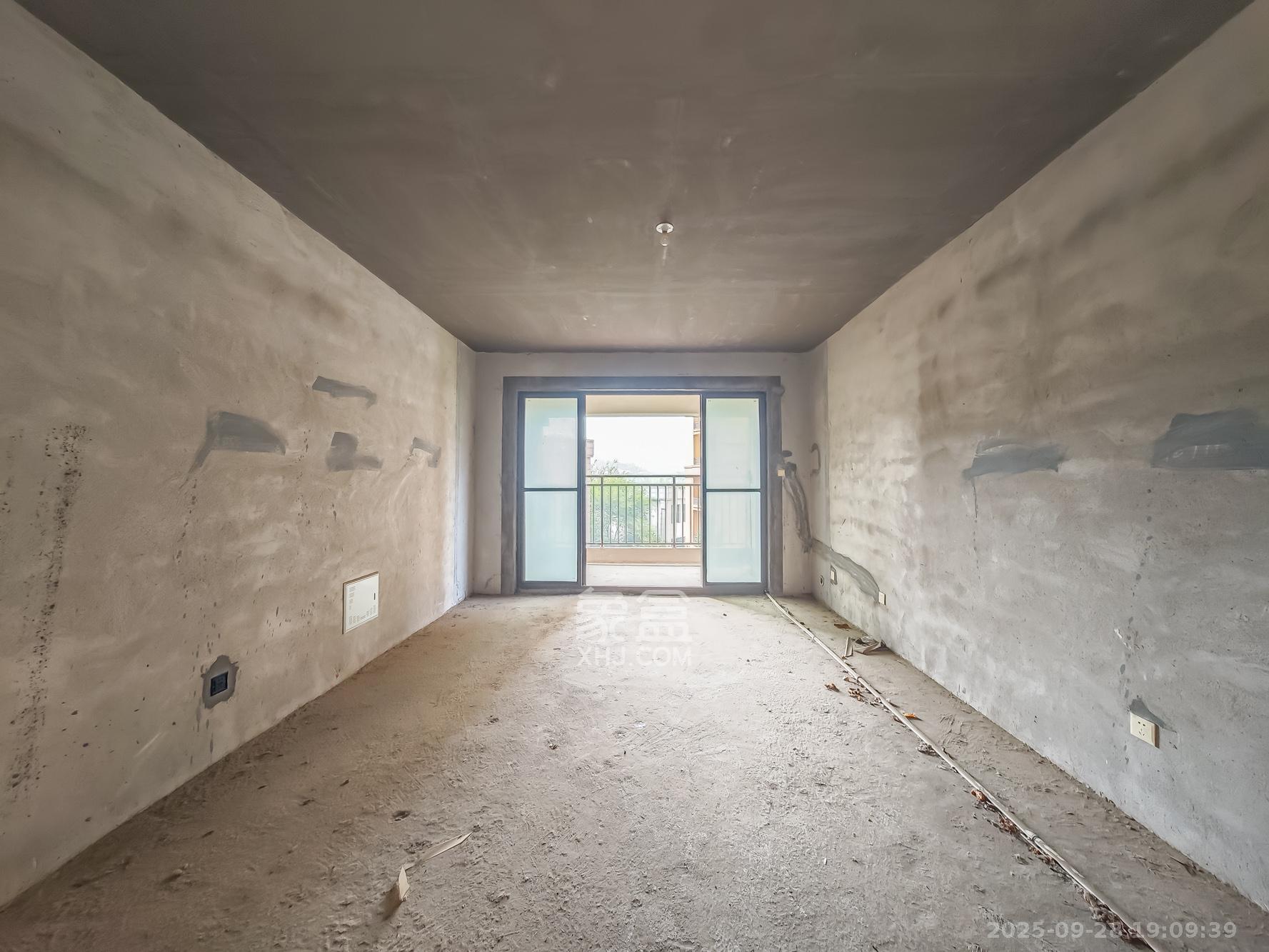 湘诚德峰小区B区 4室2厅2卫 110.8万 湘诚德峰小区B区 4室2厅2卫 110.8万客厅