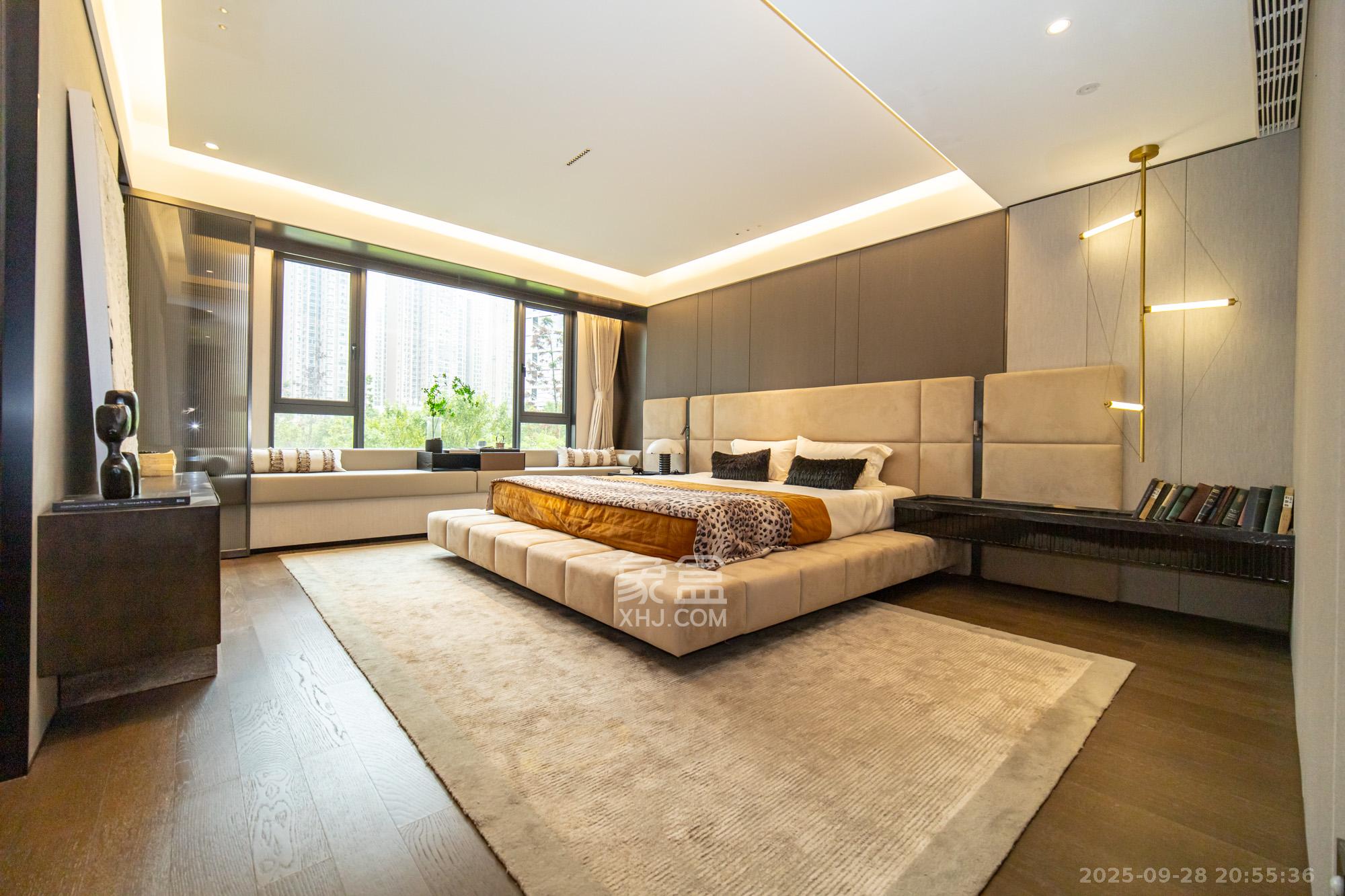 万科松湖天地 4室1厅3卫 440.0万 万科松湖天地 4室1厅3卫 440.0万卧室