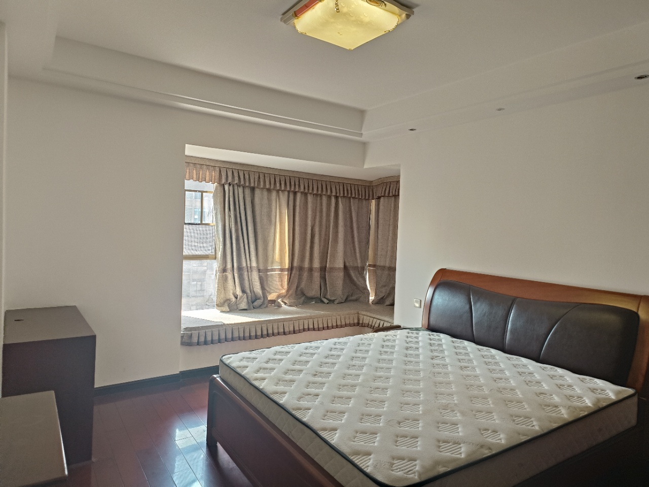 御景华庭 4室2厅2卫 2000.0元/月 御景华庭 4室2厅2卫 2000.0元/月室内图