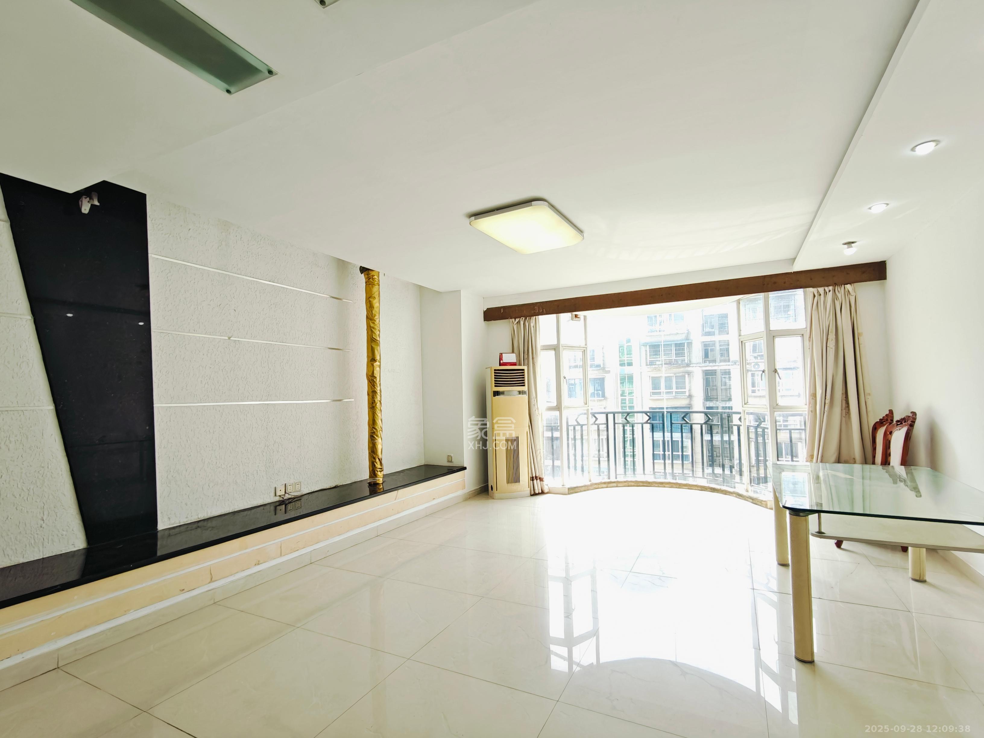 朝阳欣园  3室2厅2卫    3400.0元/月 朝阳欣园  3室2厅2卫    3400.0元/月室内图